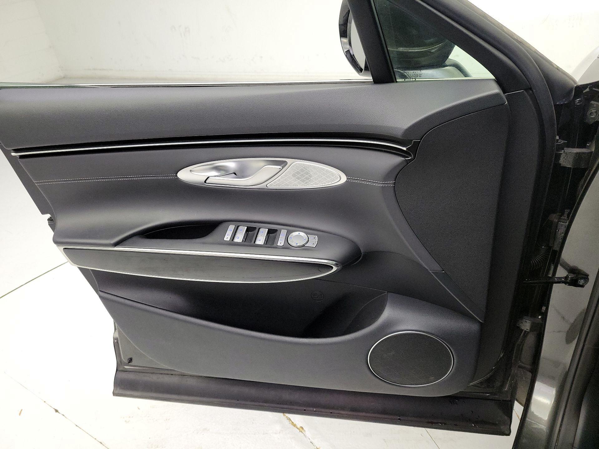 Thumbnail: 2025 Genesis GV70 - 12