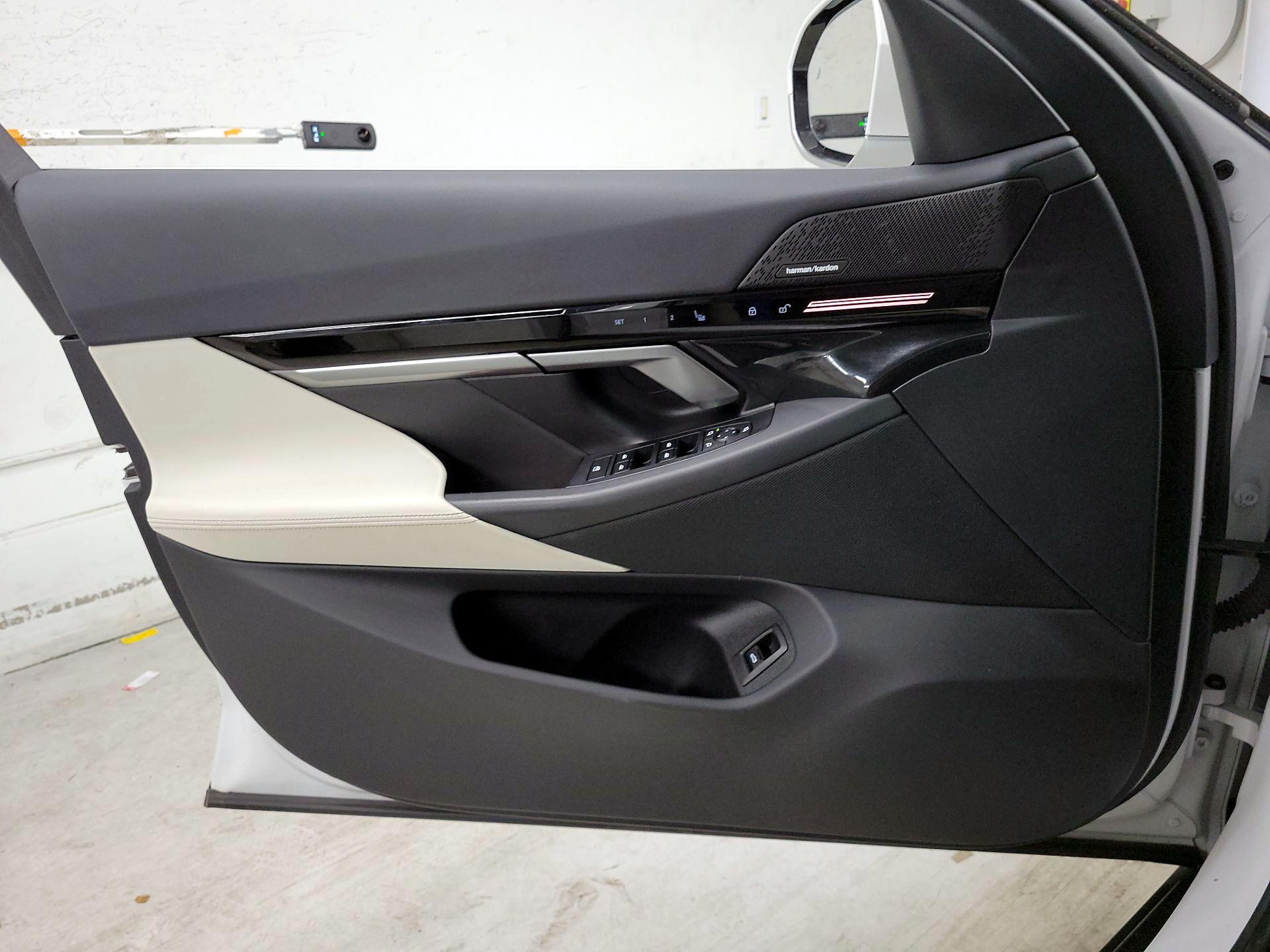 Thumbnail: 2024 BMW 5 Series - 12