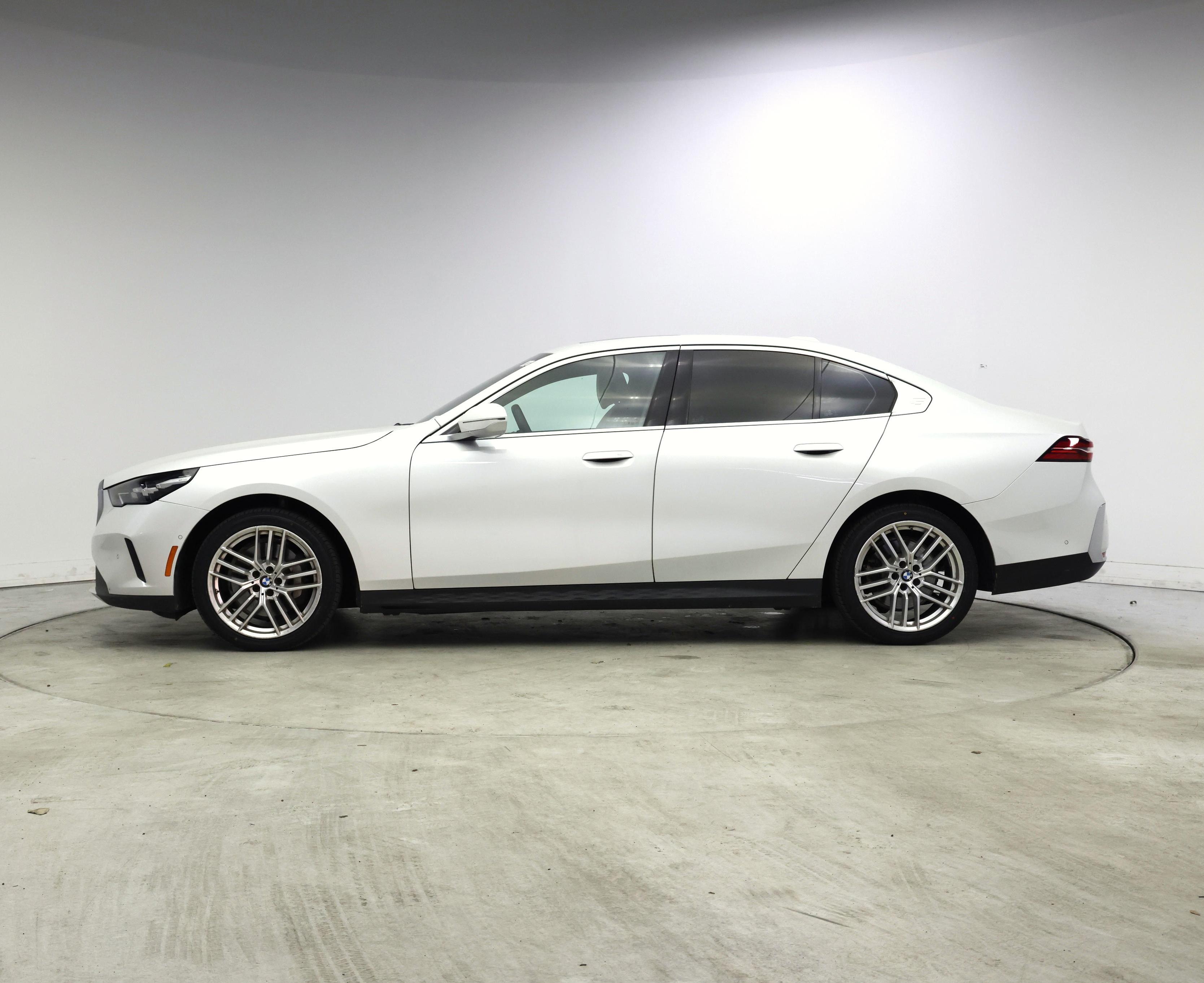 Thumbnail: 2024 BMW 5 Series - 3