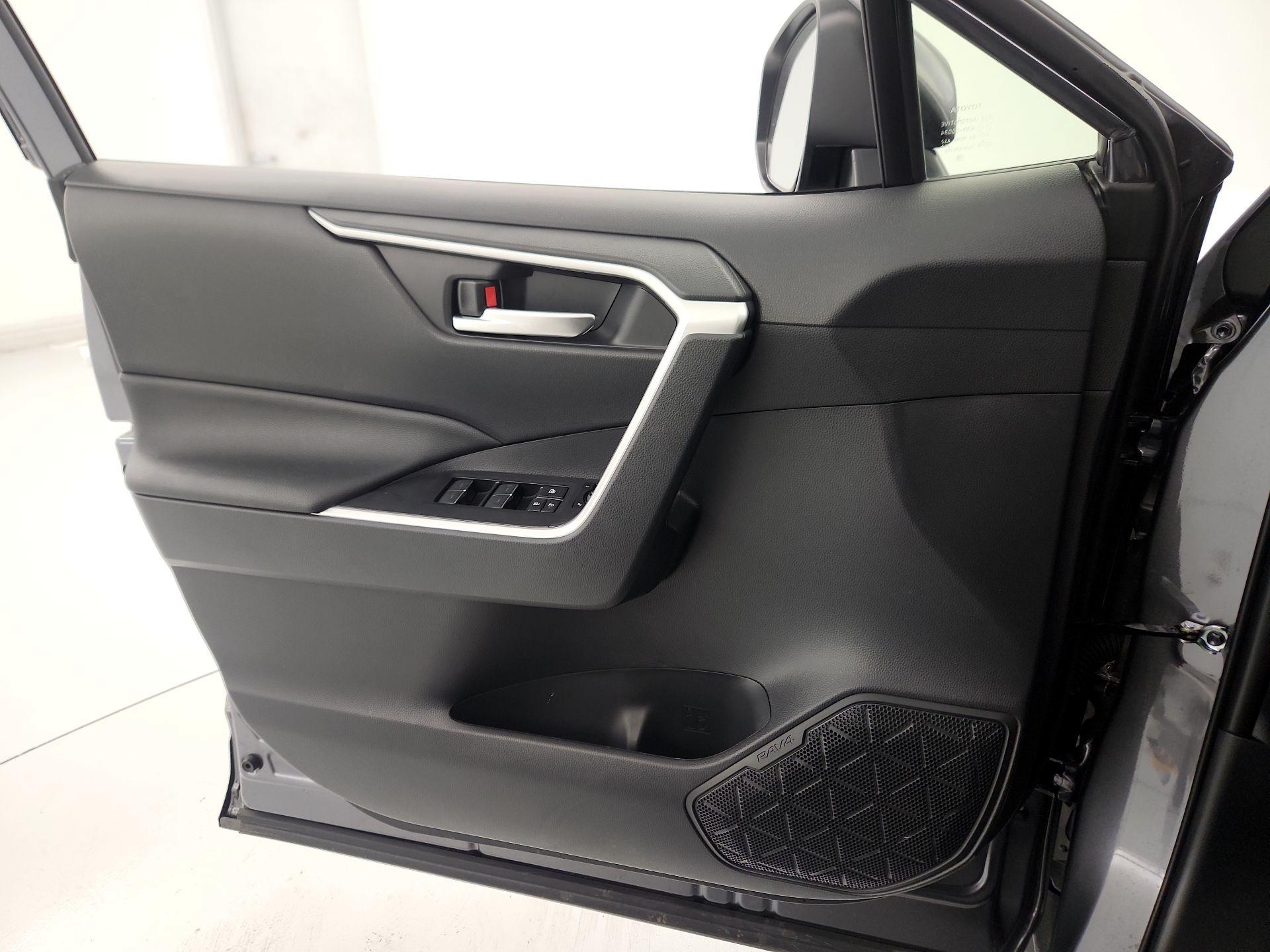 Thumbnail: 2025 Toyota RAV4 - 12