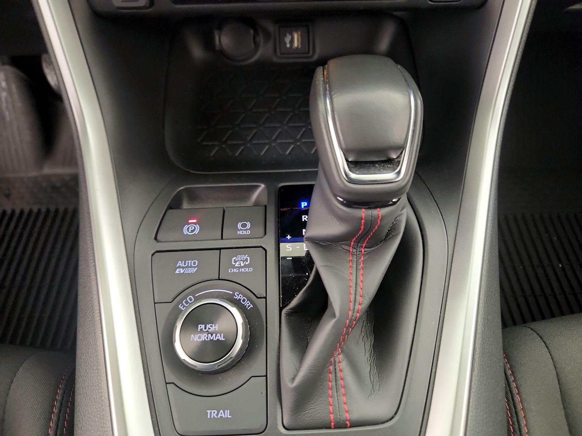 Thumbnail: 2025 Toyota RAV4 - 17