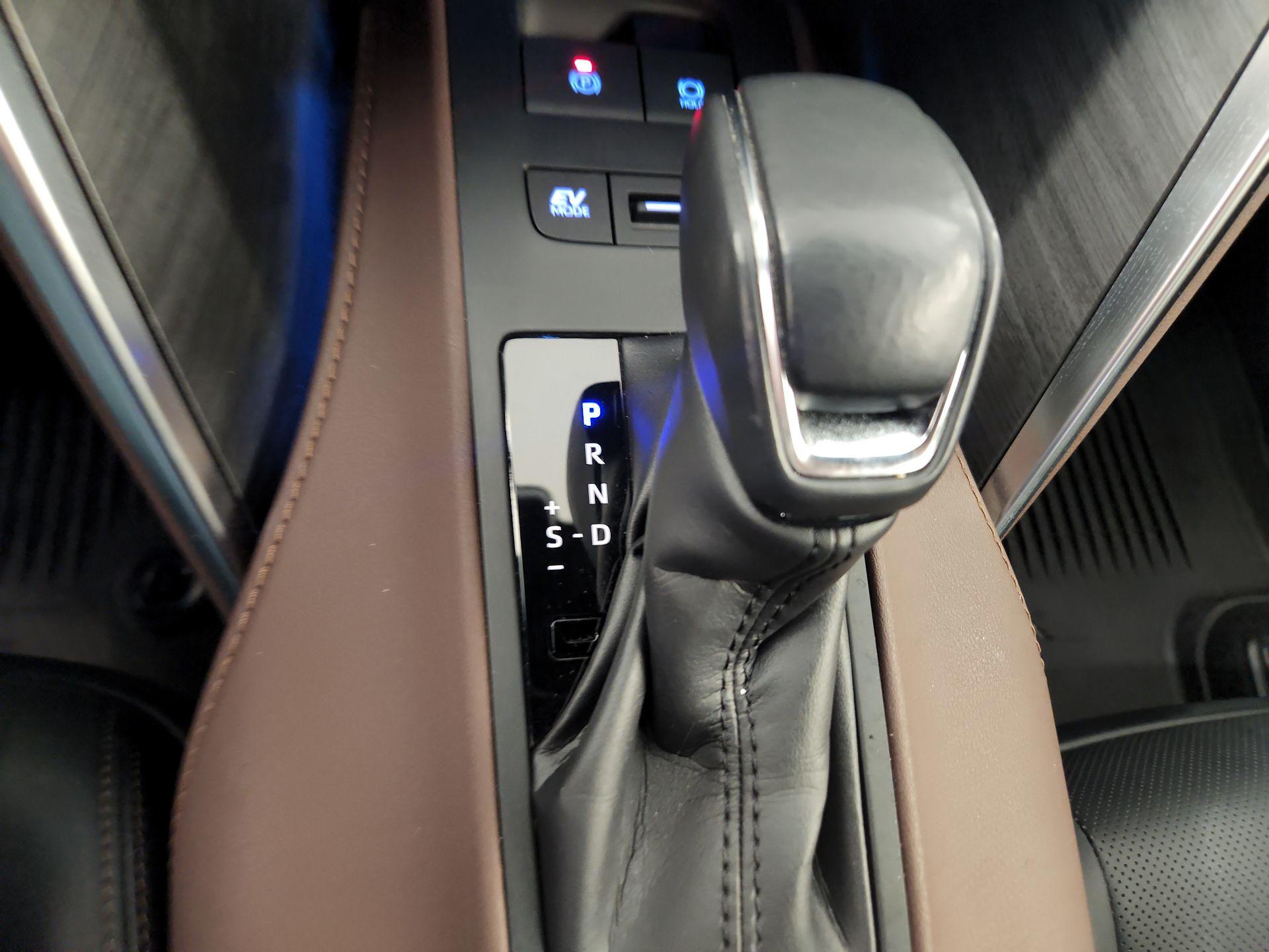 Thumbnail: 2021 Toyota Venza - 17