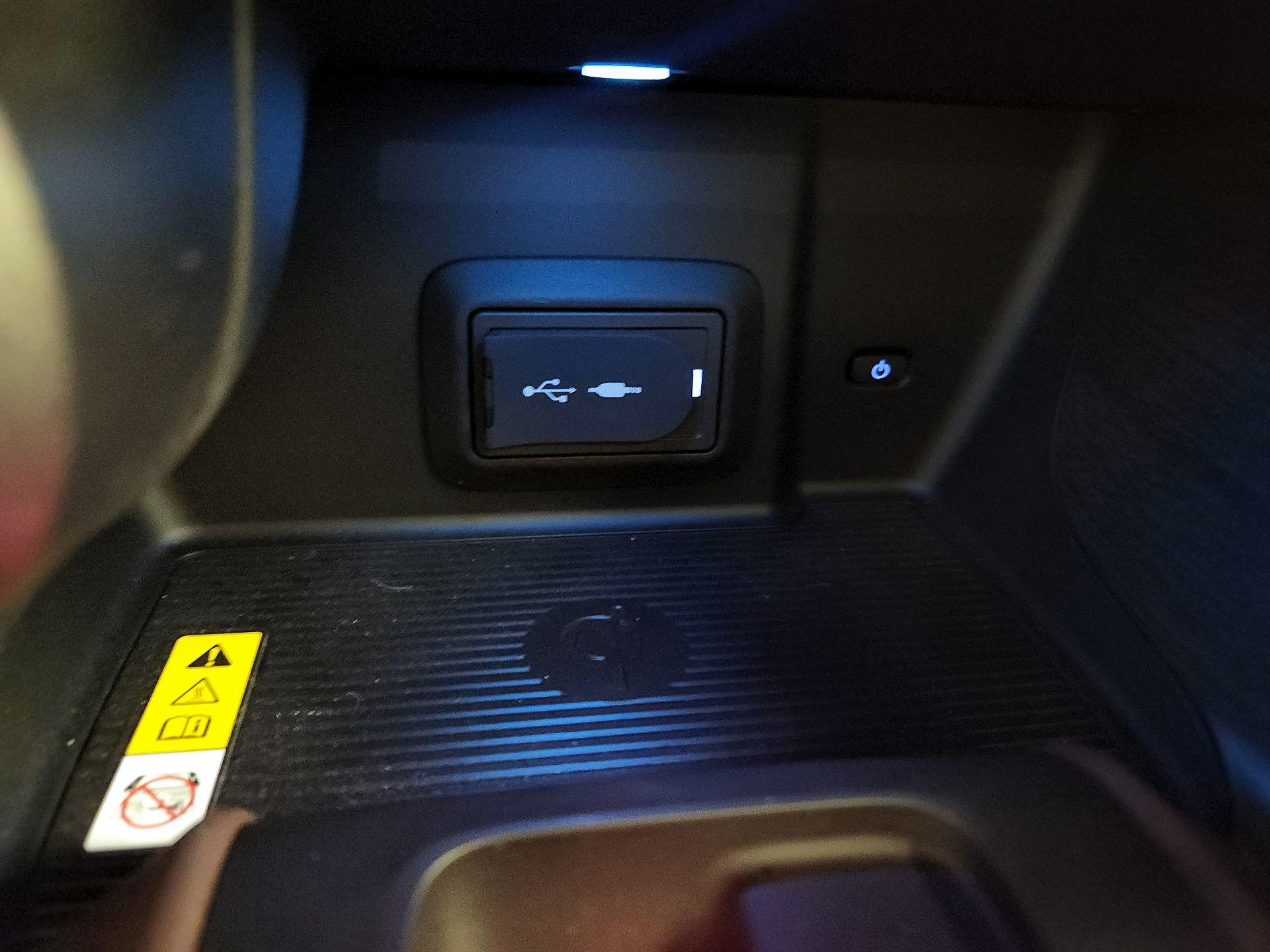 Thumbnail: 2021 Toyota Venza - 18