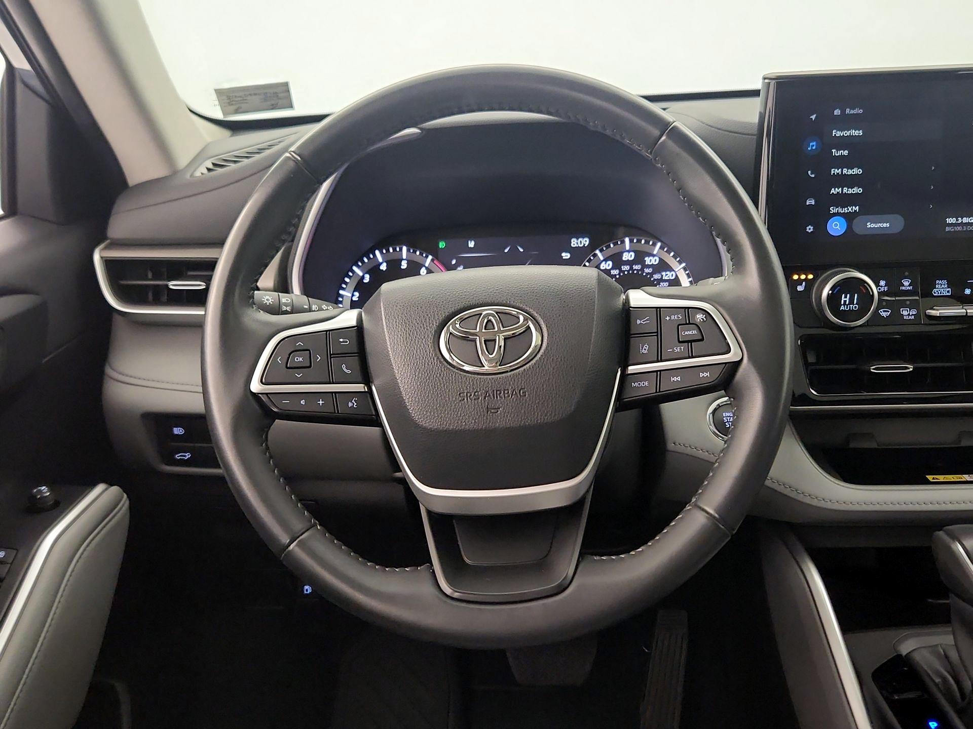 Thumbnail: 2023 Toyota Highlander - 10