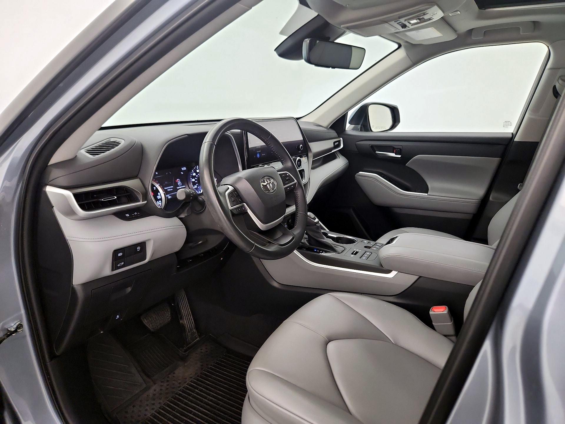 Thumbnail: 2023 Toyota Highlander - 11