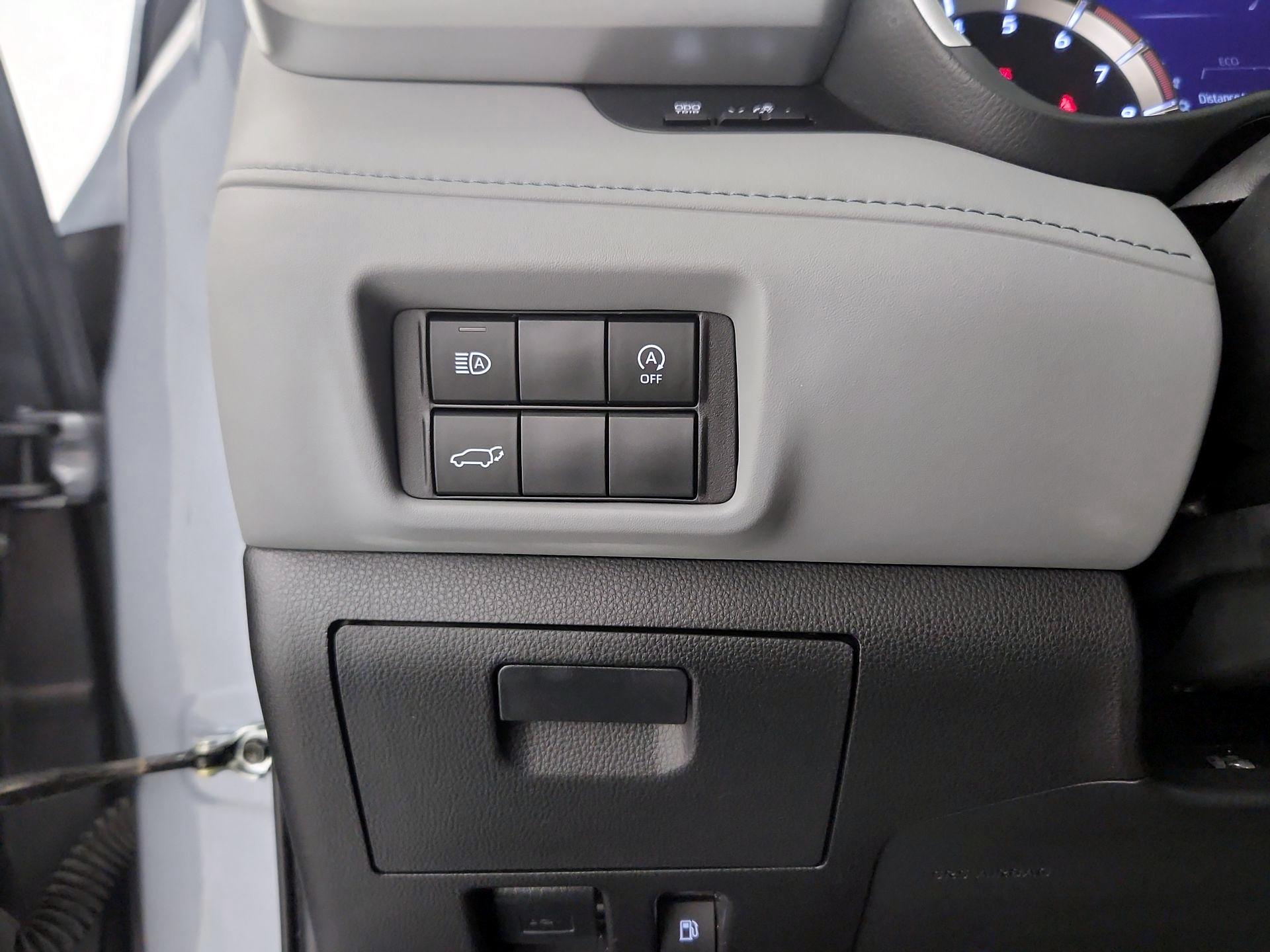 Thumbnail: 2023 Toyota Highlander - 13