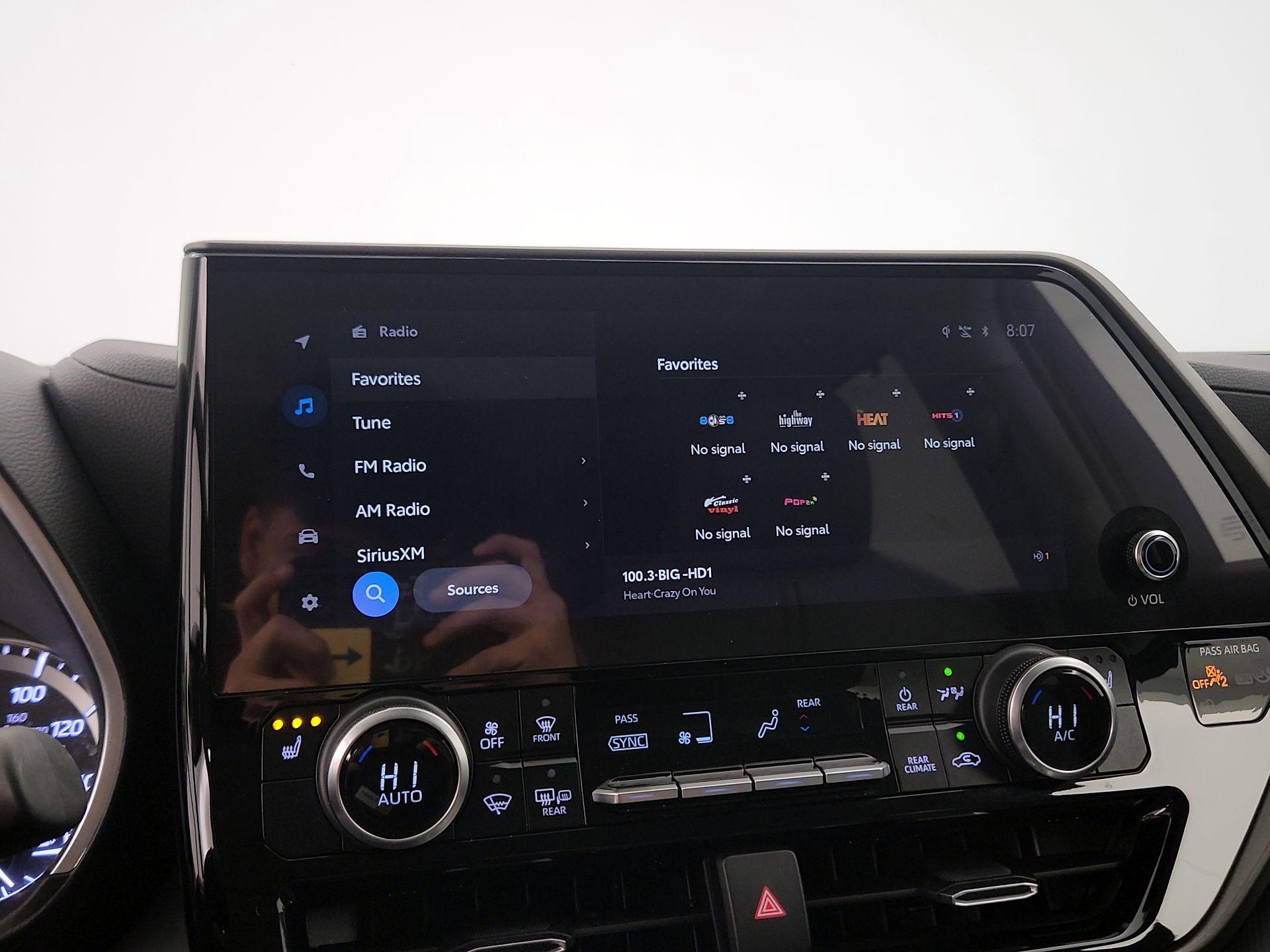 Thumbnail: 2023 Toyota Highlander - 15