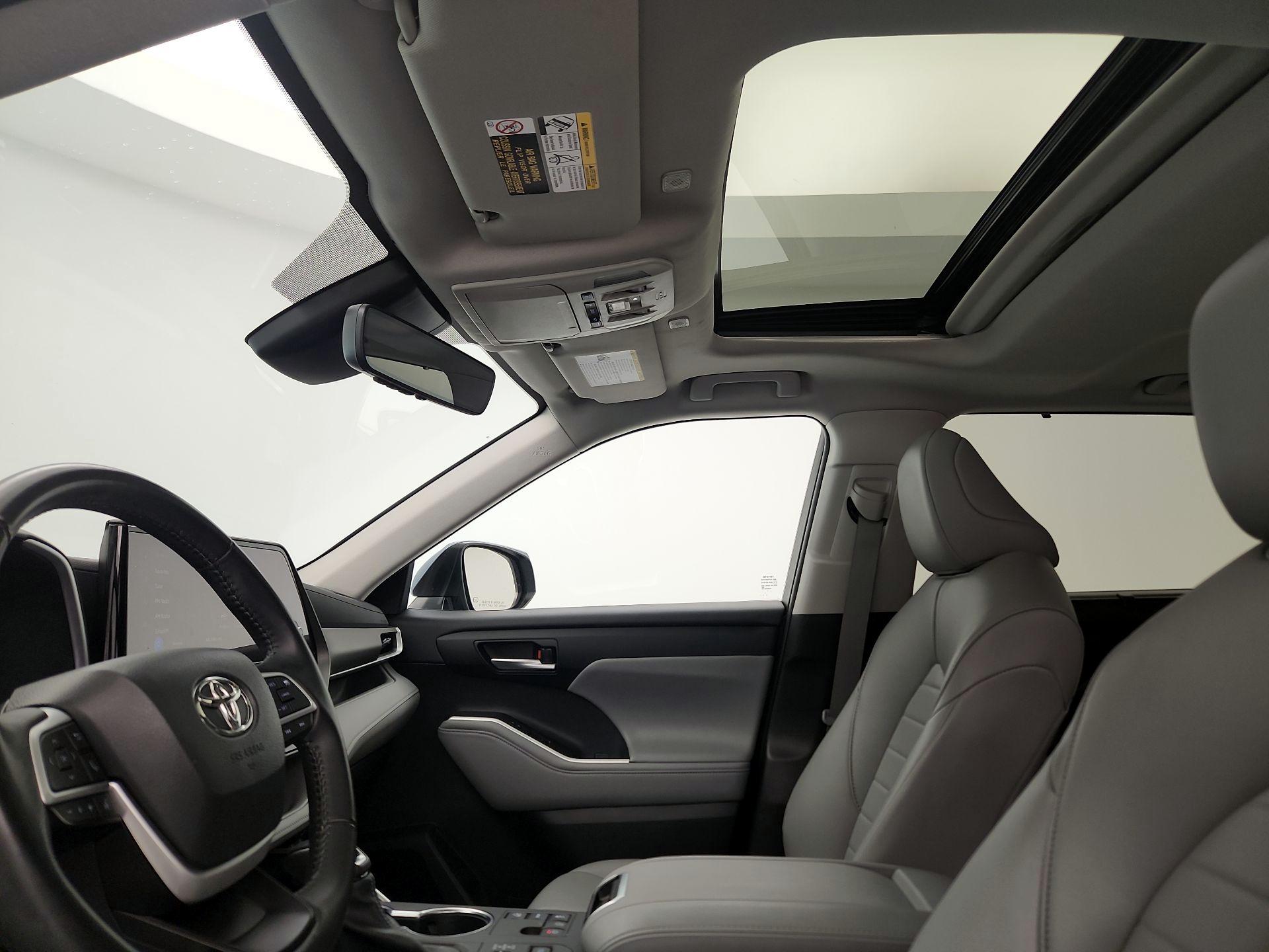 Thumbnail: 2023 Toyota Highlander - 19