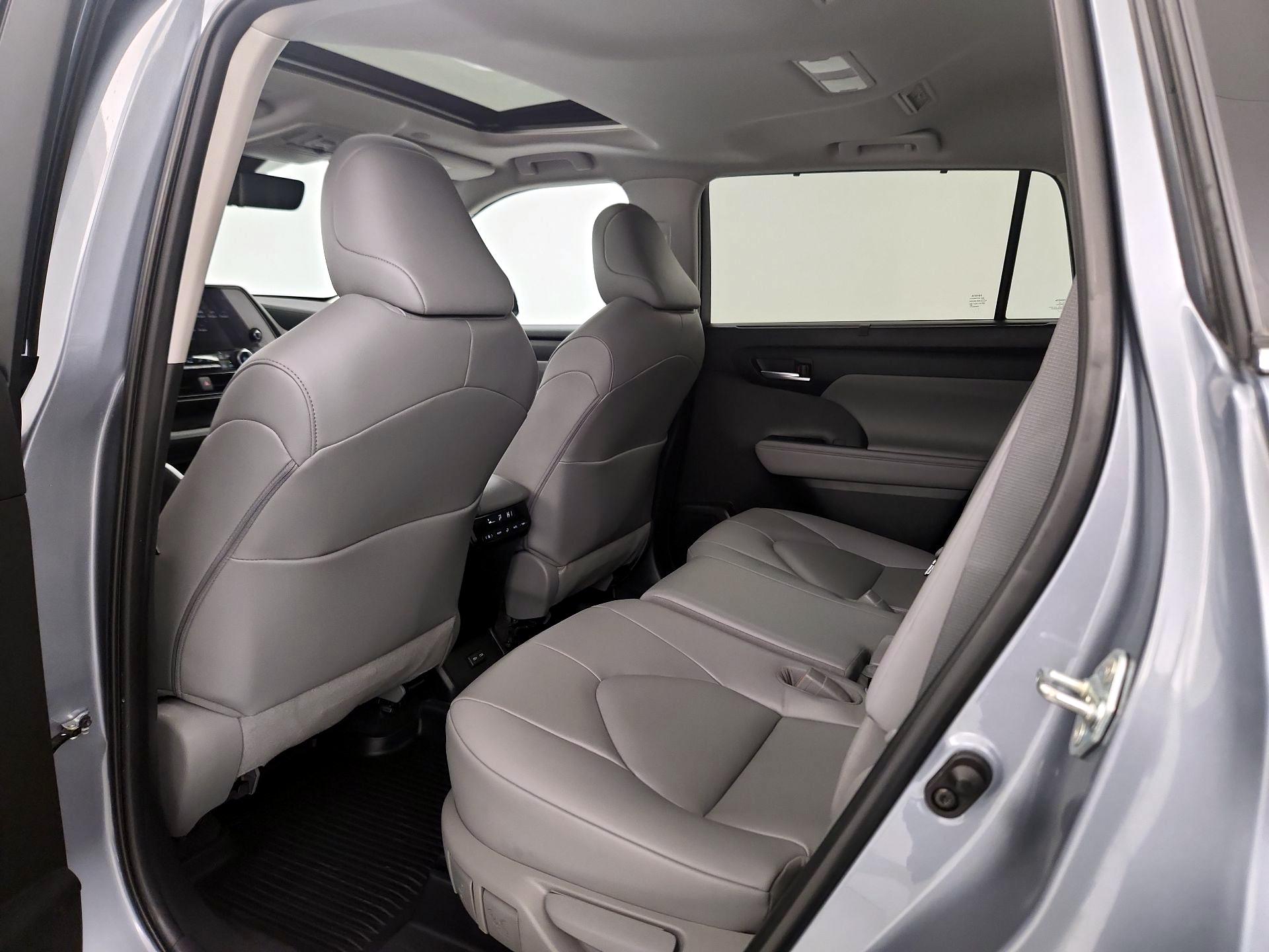 Thumbnail: 2023 Toyota Highlander - 20