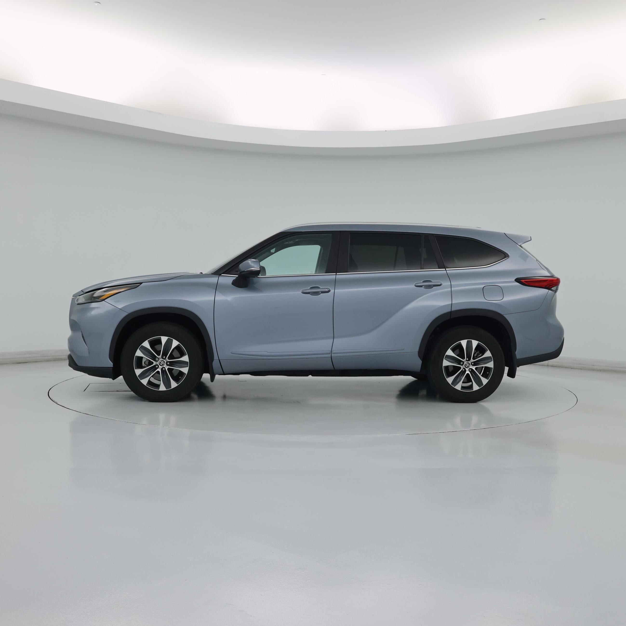 Thumbnail: 2023 Toyota Highlander - 3