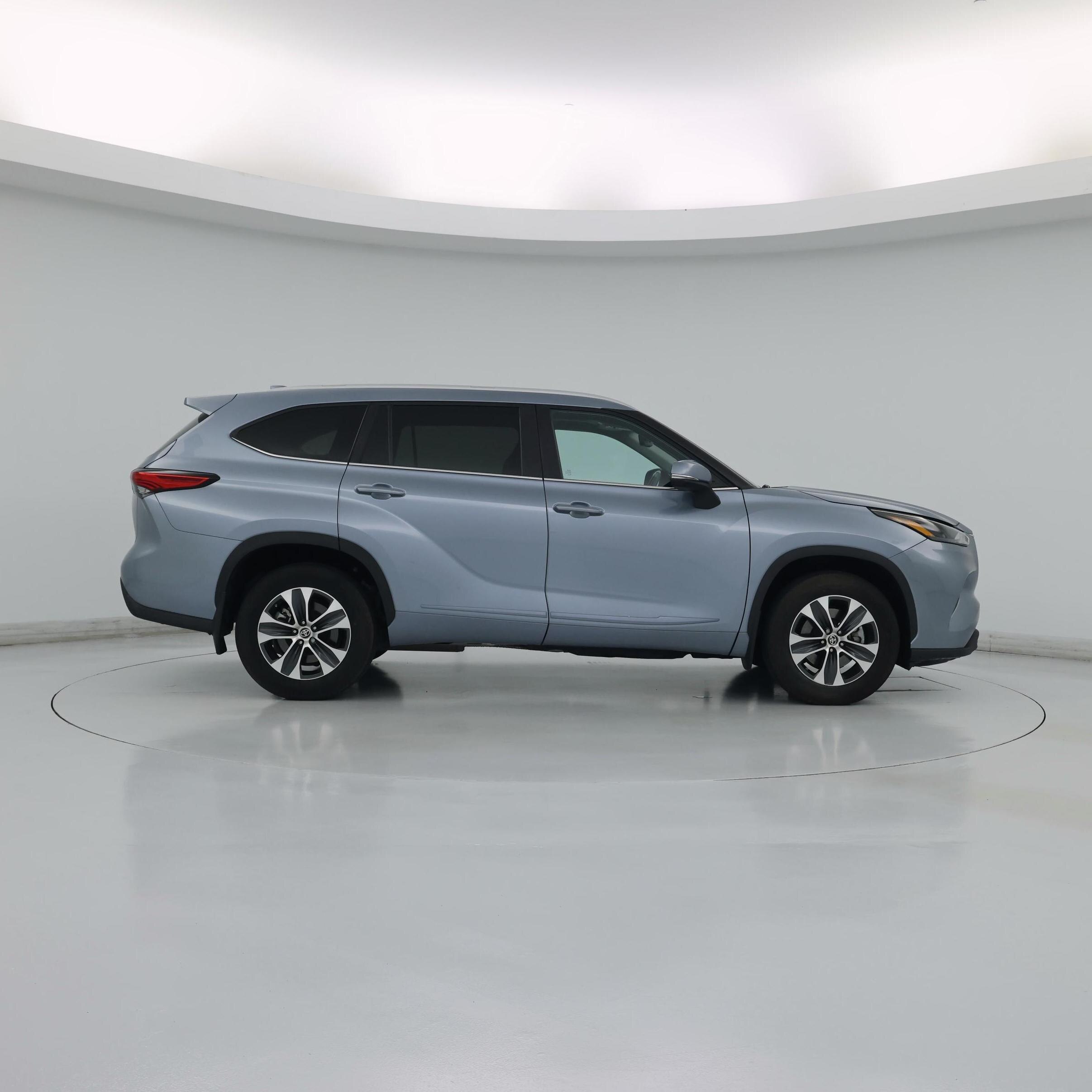 Thumbnail: 2023 Toyota Highlander - 7