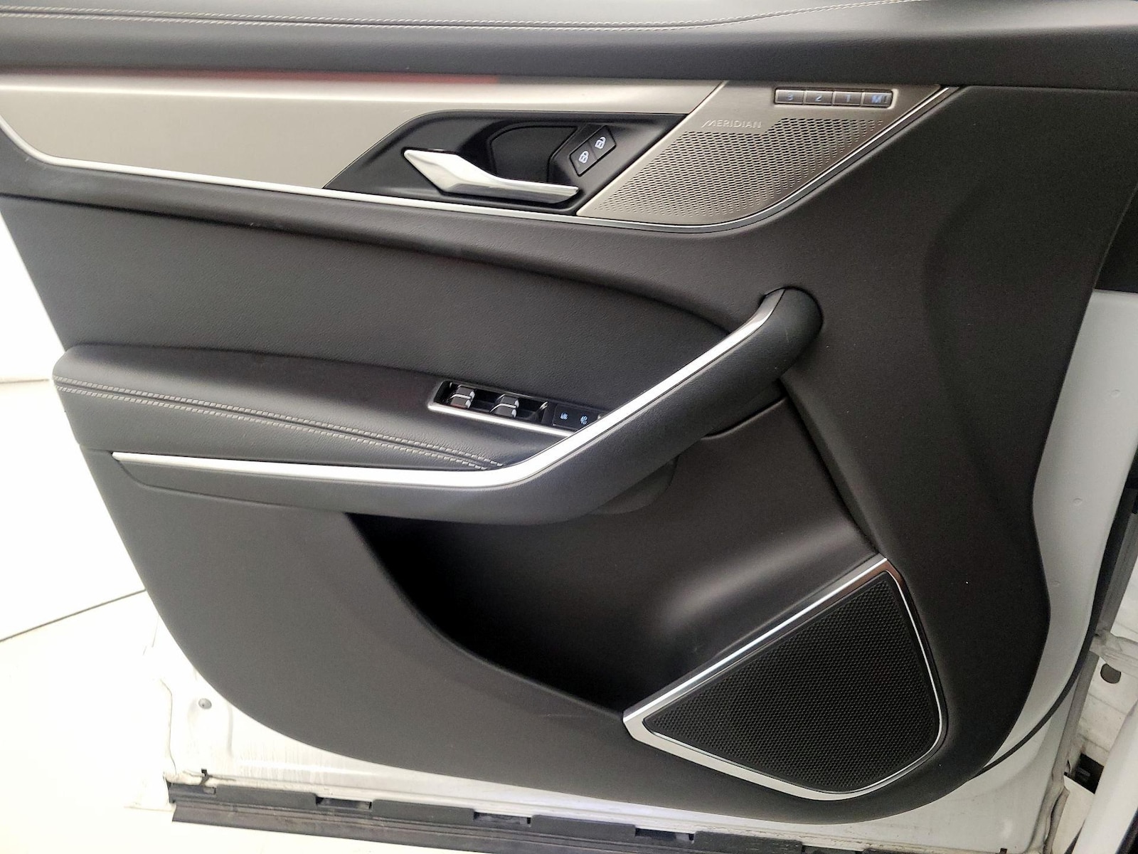 2024 Jaguar F-PACE R-Dynamic S - Photo 13