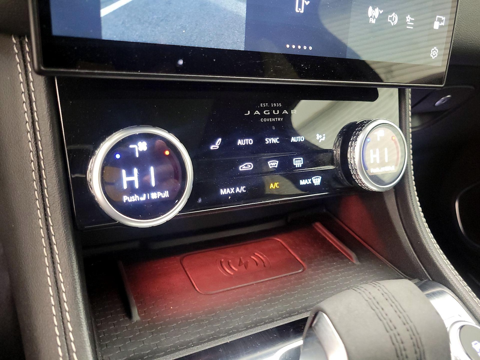 2024 Jaguar F-PACE R-Dynamic S - Photo 18