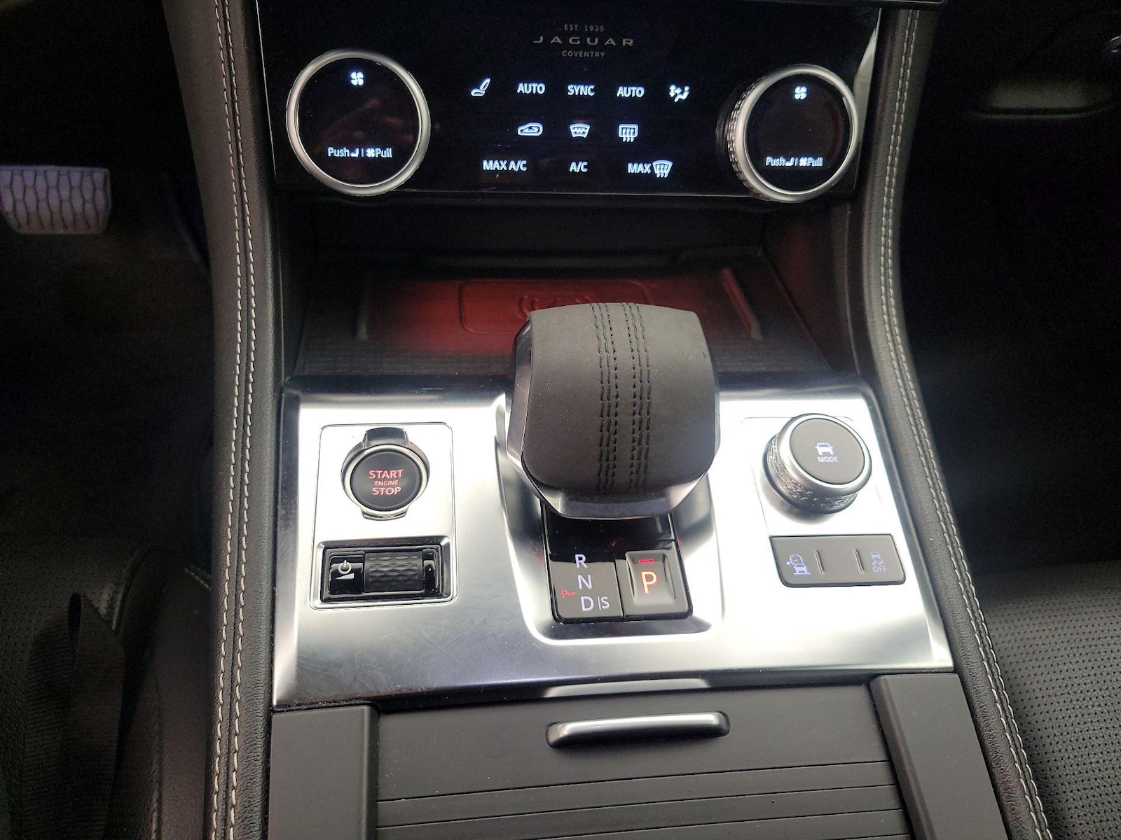 2024 Jaguar F-PACE R-Dynamic S - Photo 19
