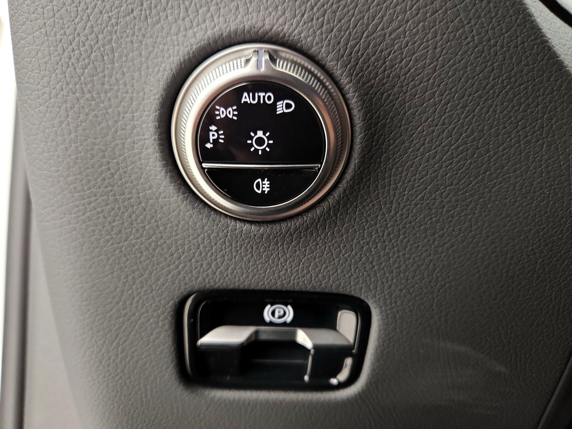 Thumbnail: 2025 Mercedes-Benz GLC - 13