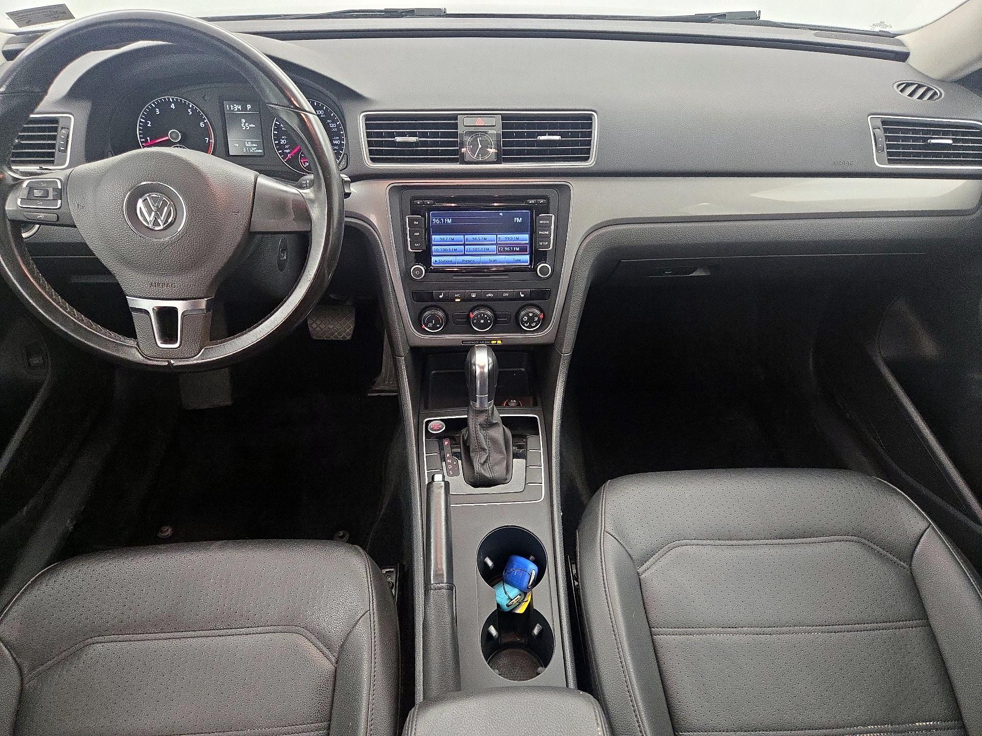 Thumbnail: 2015 Volkswagen Passat - 9