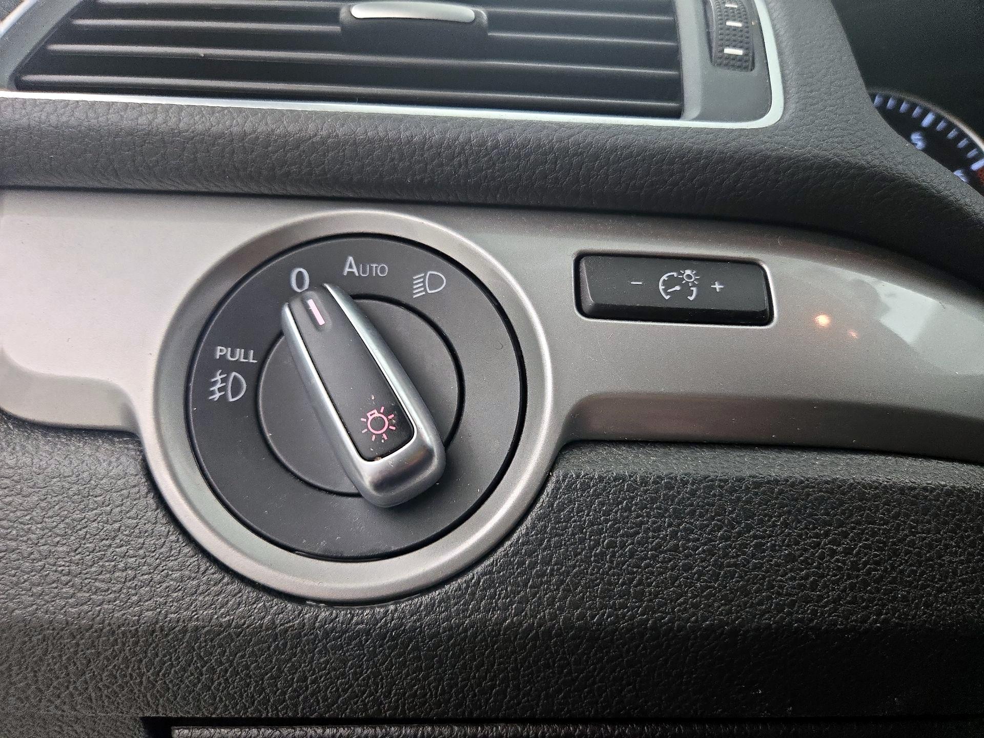 Thumbnail: 2015 Volkswagen Passat - 13