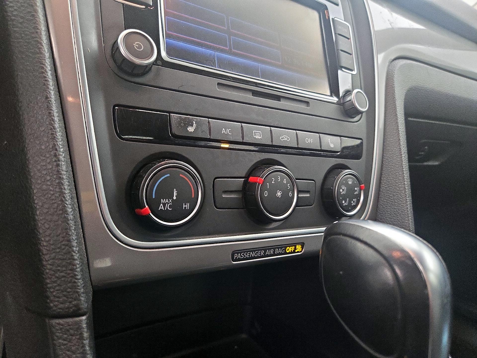 Thumbnail: 2015 Volkswagen Passat - 16