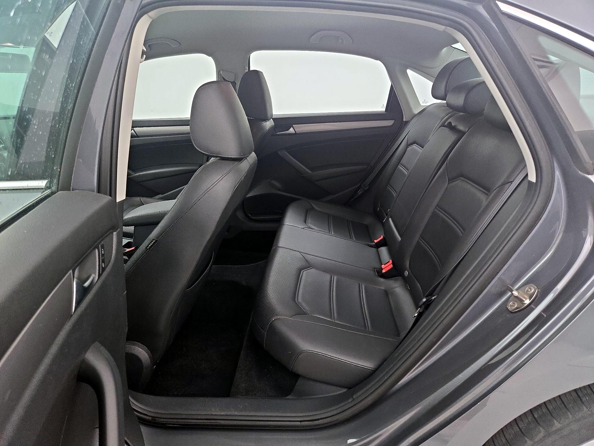 Thumbnail: 2015 Volkswagen Passat - 19