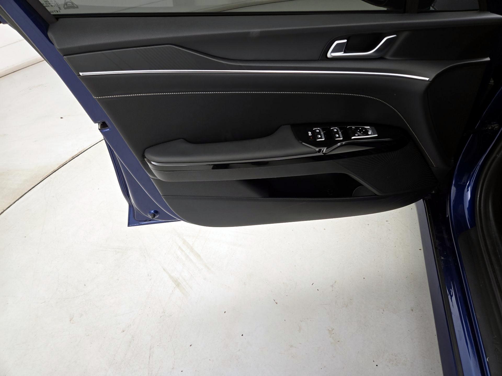 Thumbnail: 2025 Kia K5 - 12