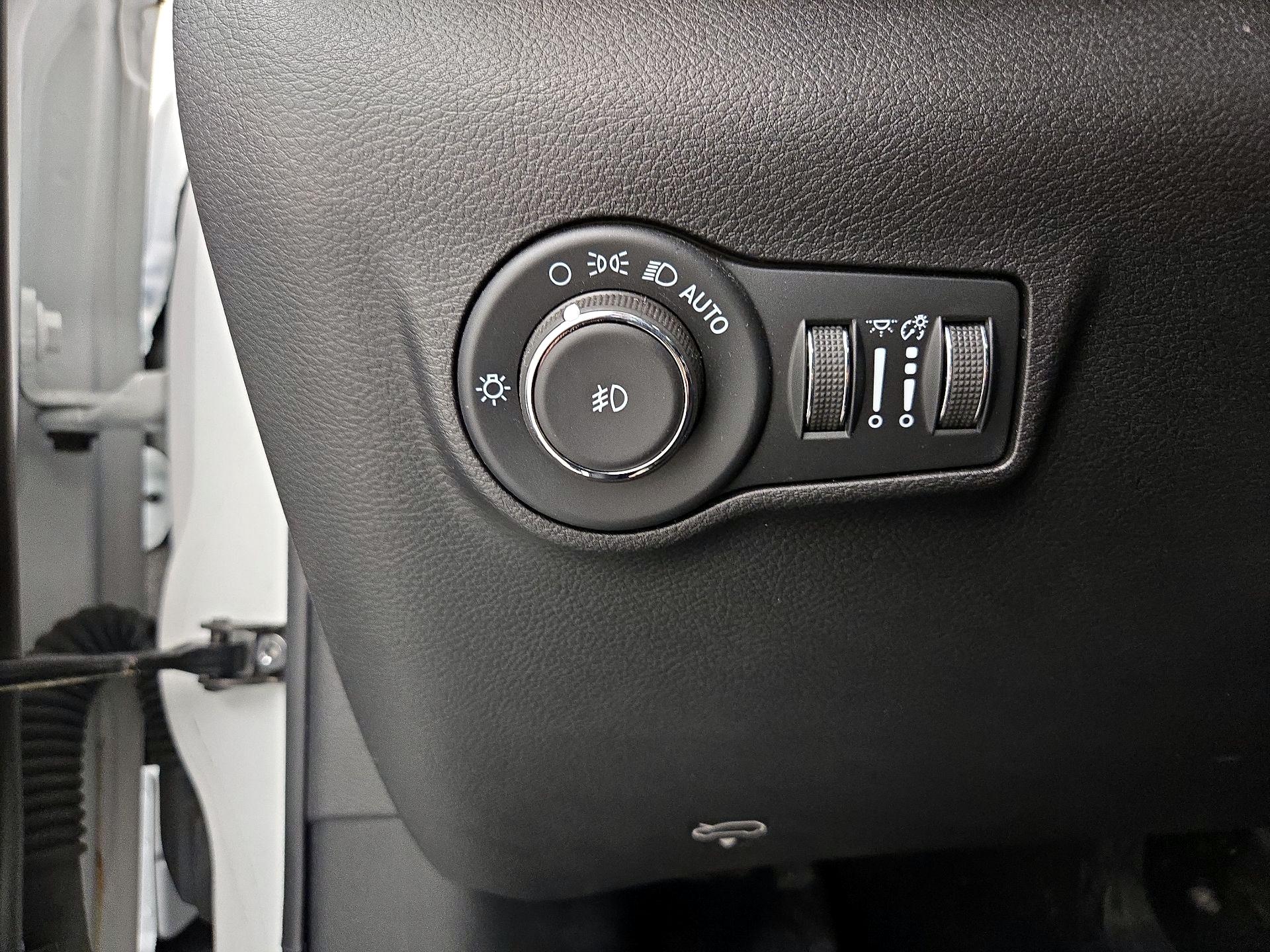 Thumbnail: 2022 Jeep Compass - 13