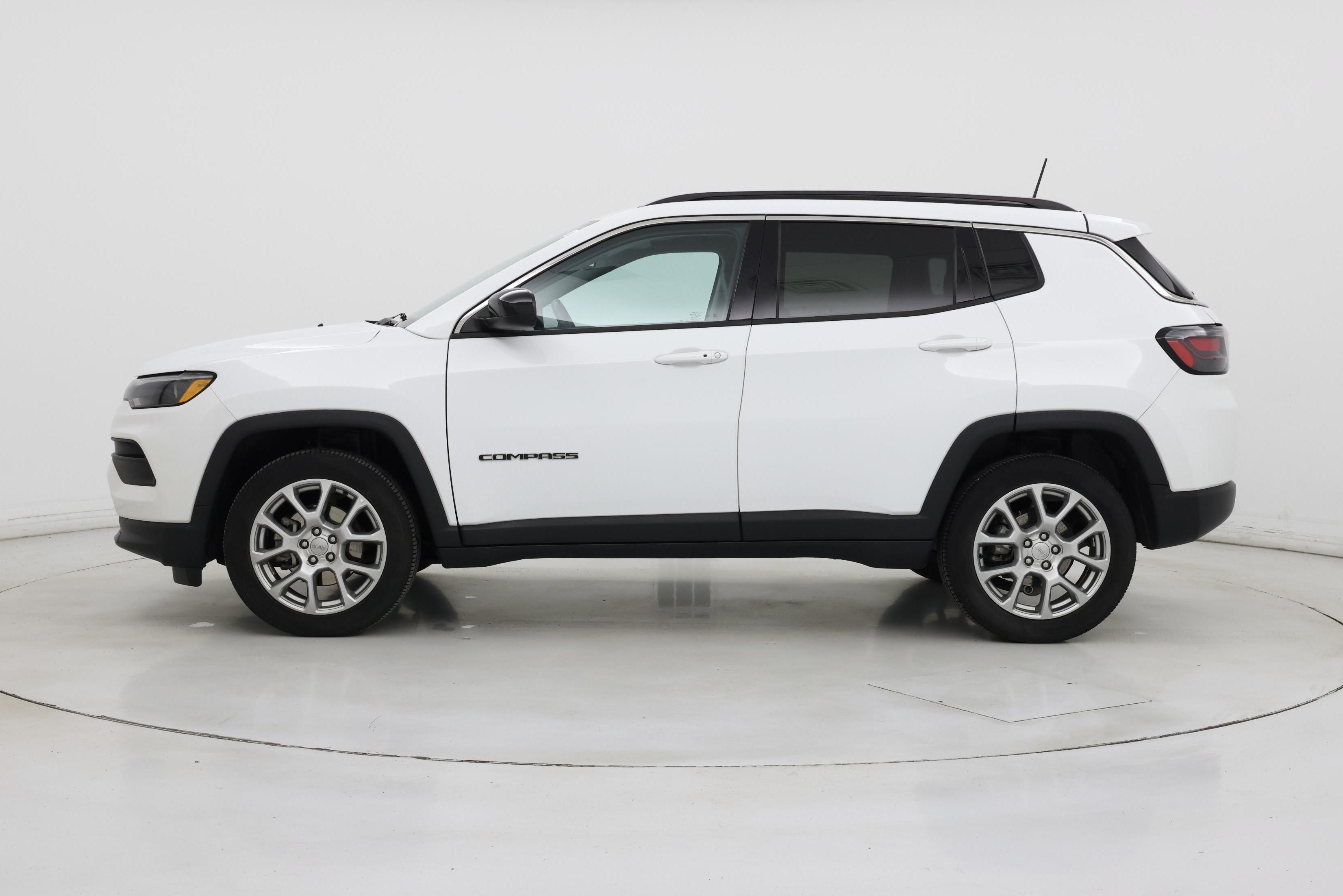 Thumbnail: 2022 Jeep Compass - 3