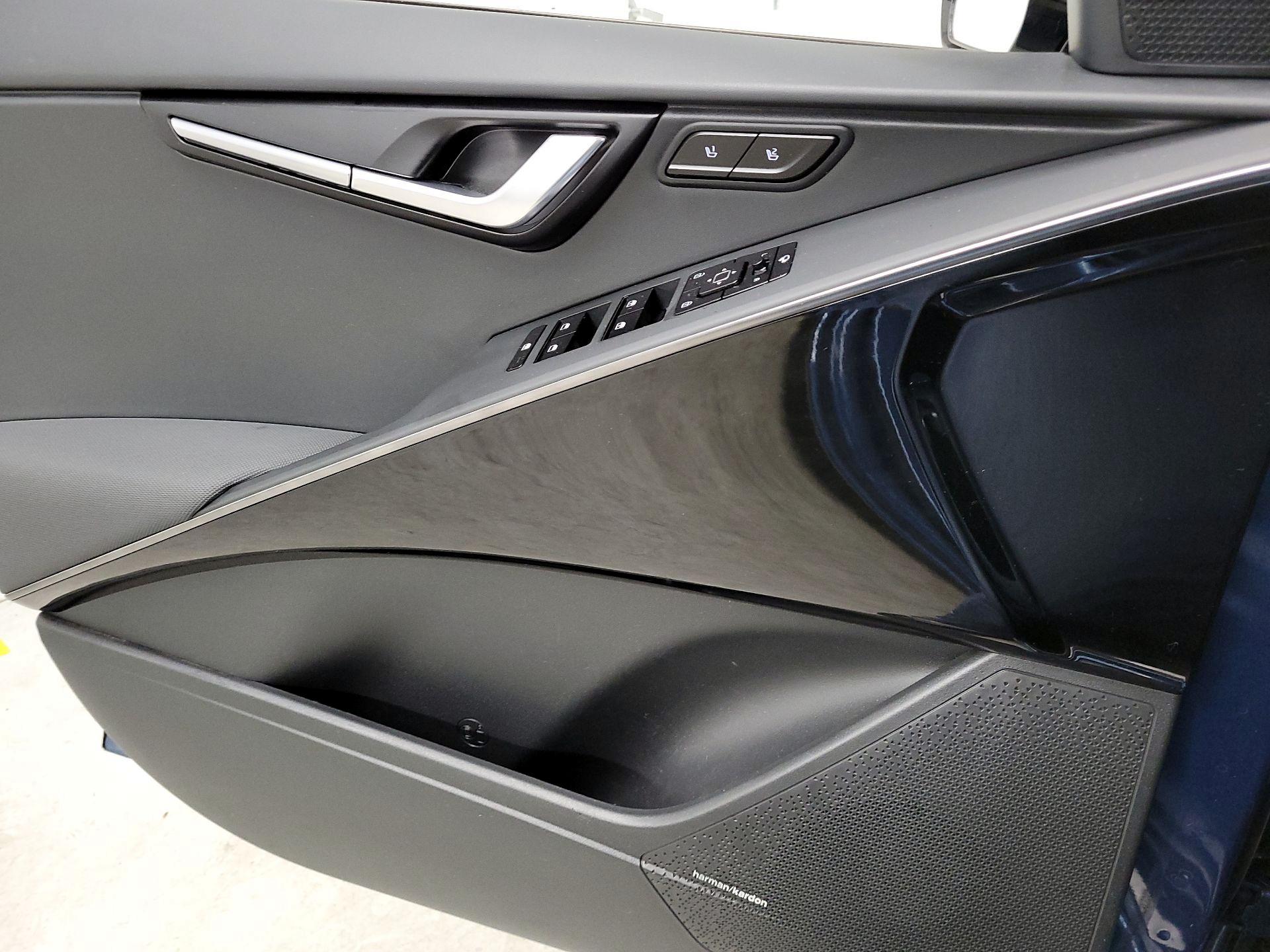 Thumbnail: 2023 Kia Niro - 12