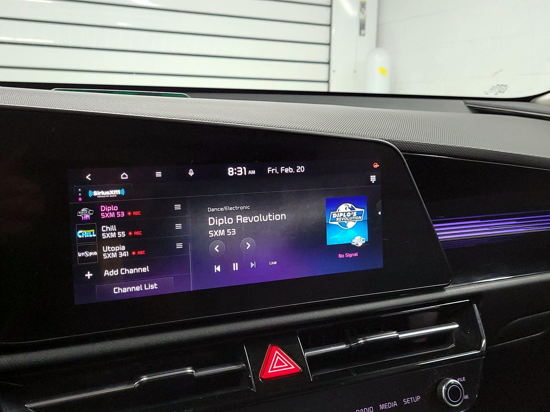 Thumbnail: 2023 Kia Niro - 16