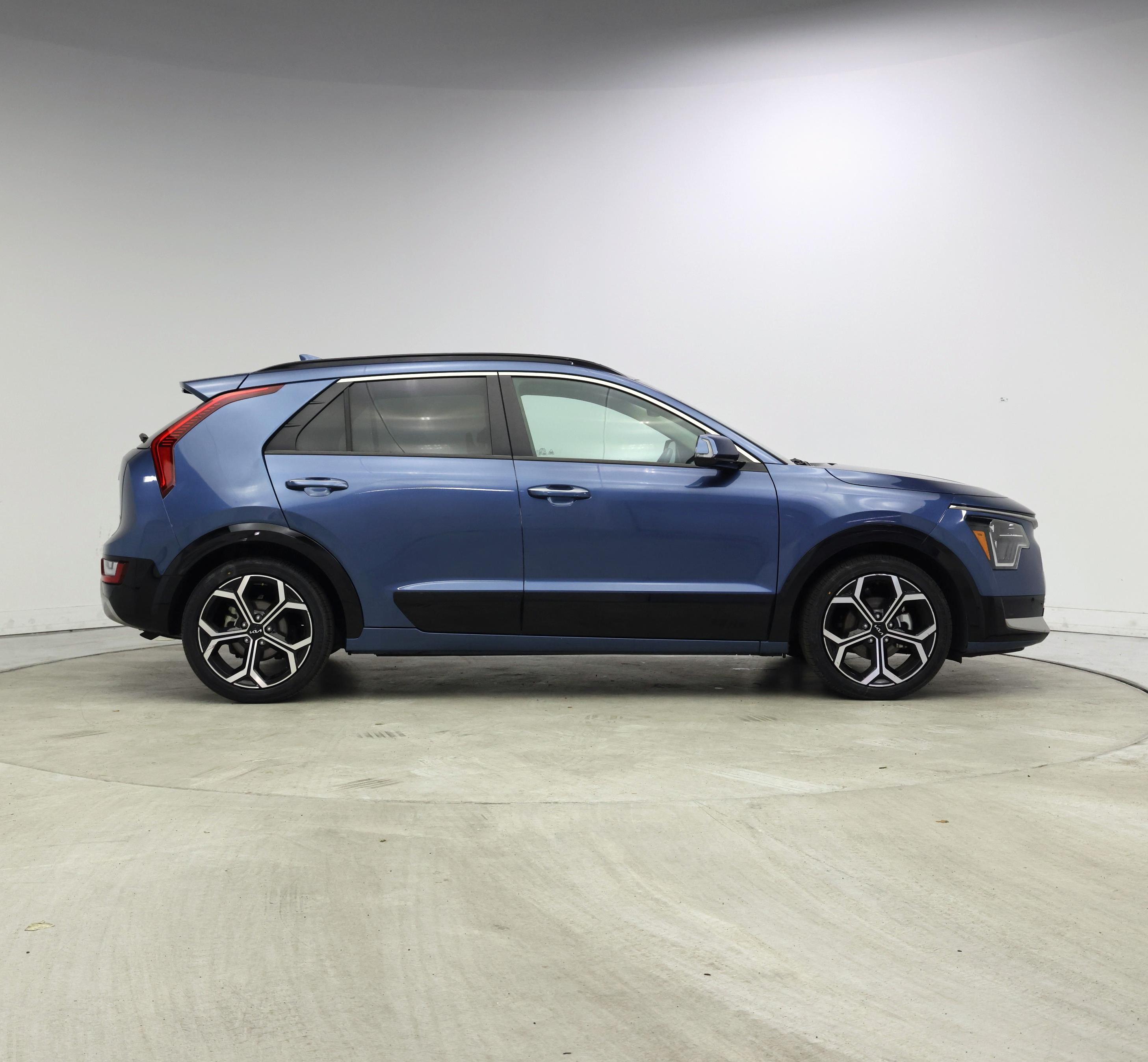 Thumbnail: 2023 Kia Niro - 7