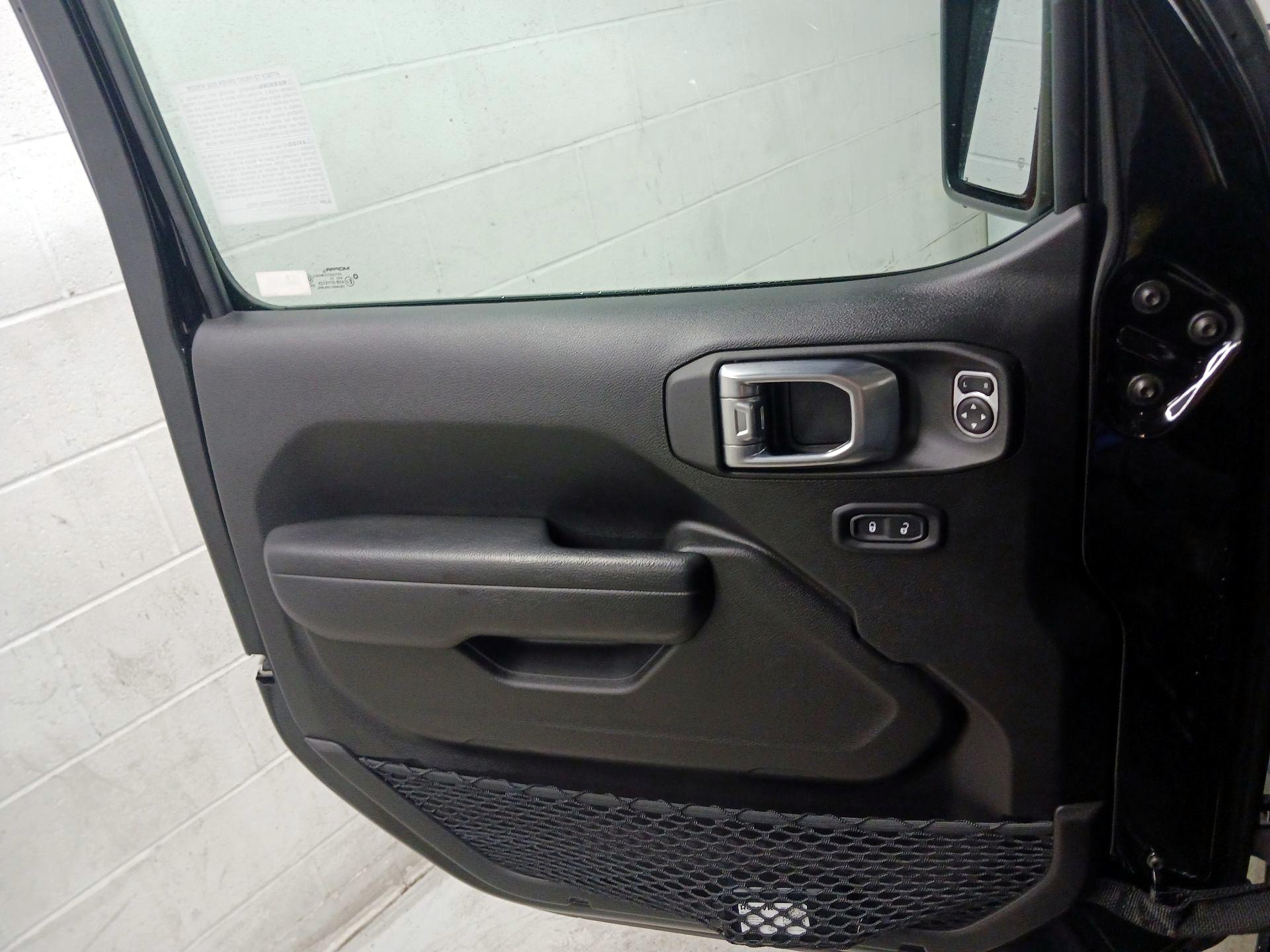 Thumbnail: 2022 Jeep Gladiator - 12