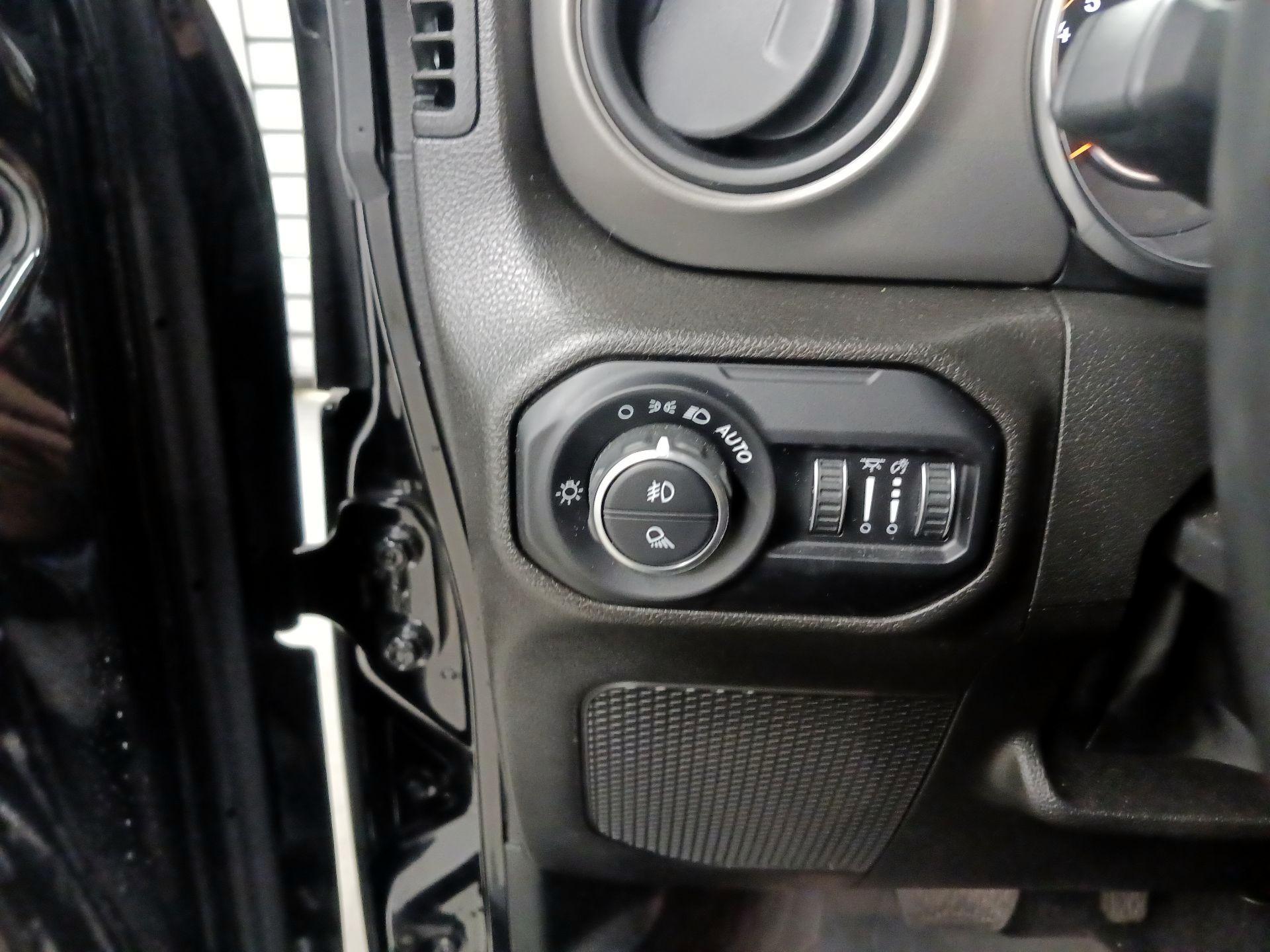 Thumbnail: 2022 Jeep Gladiator - 13