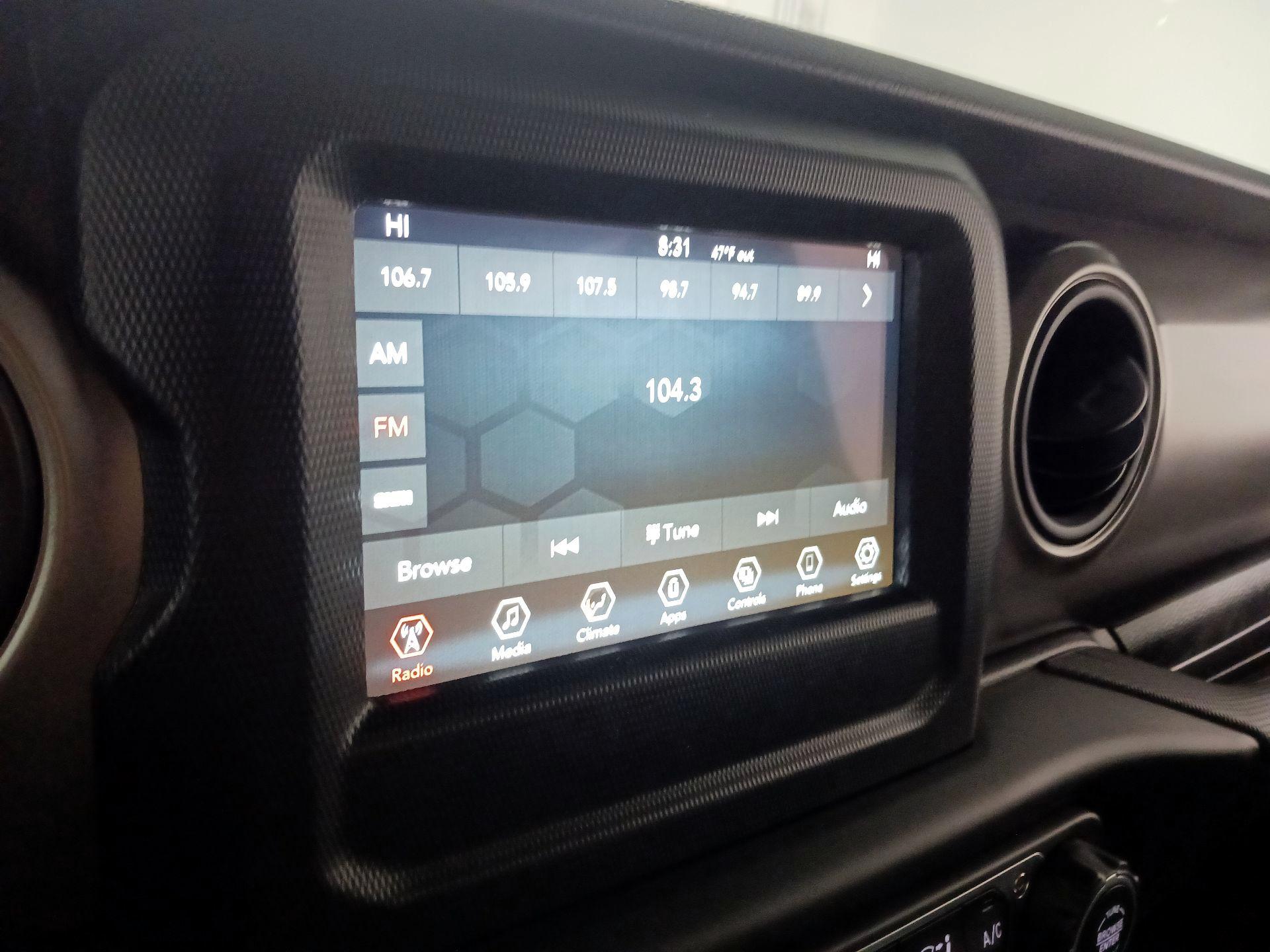 Thumbnail: 2022 Jeep Gladiator - 15