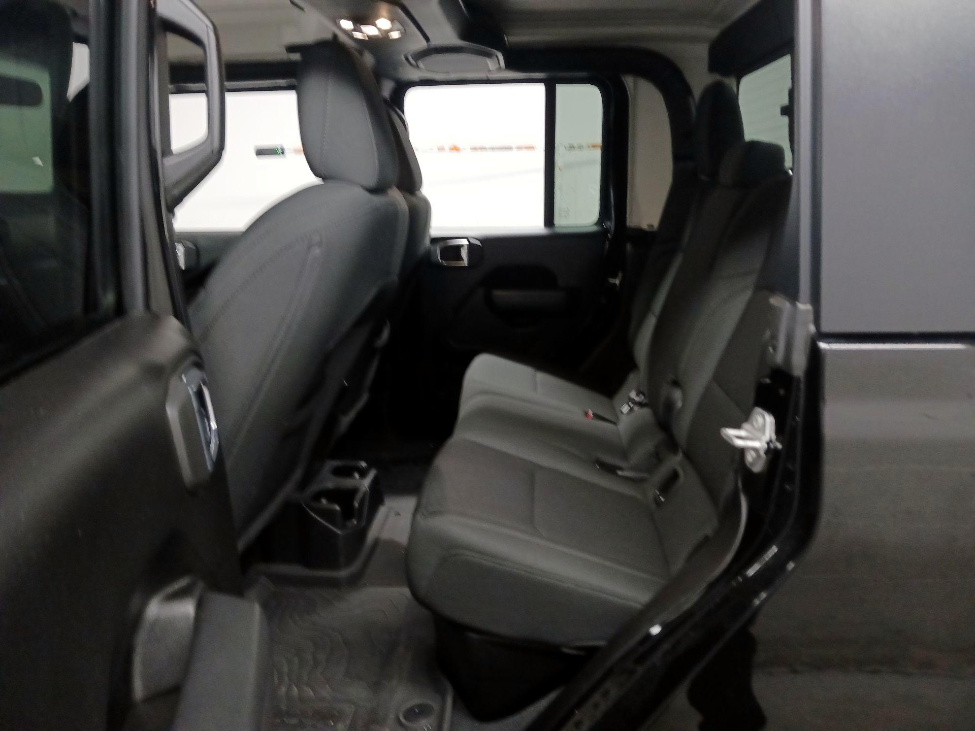 Thumbnail: 2022 Jeep Gladiator - 19