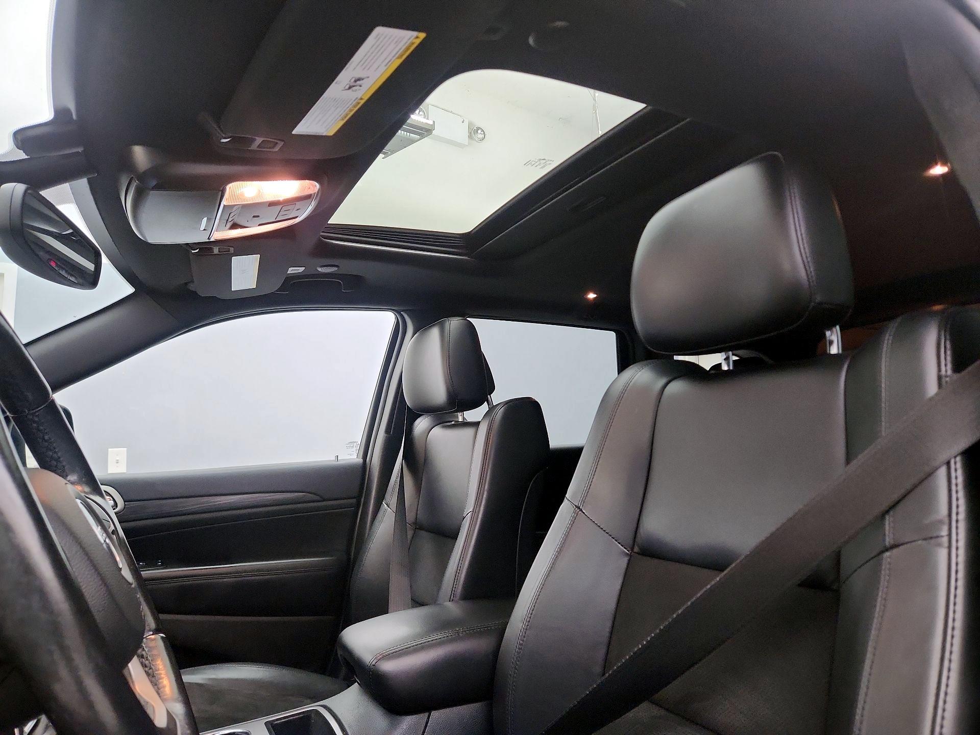 Thumbnail: 2020 Jeep Grand Cherokee - 20