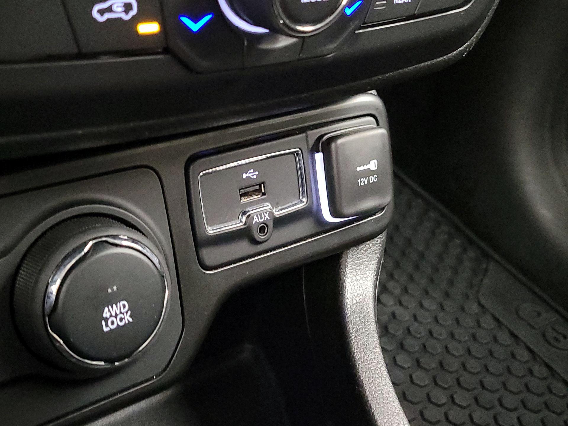 Thumbnail: 2023 Jeep Renegade - 19