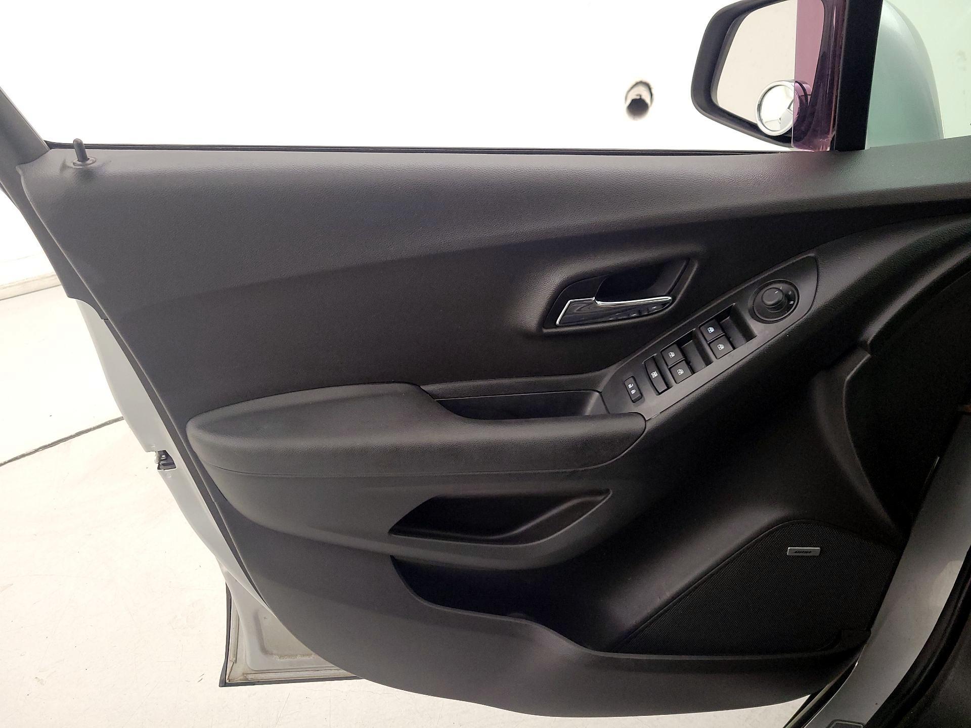 Thumbnail: 2016 Chevrolet Trax - 12