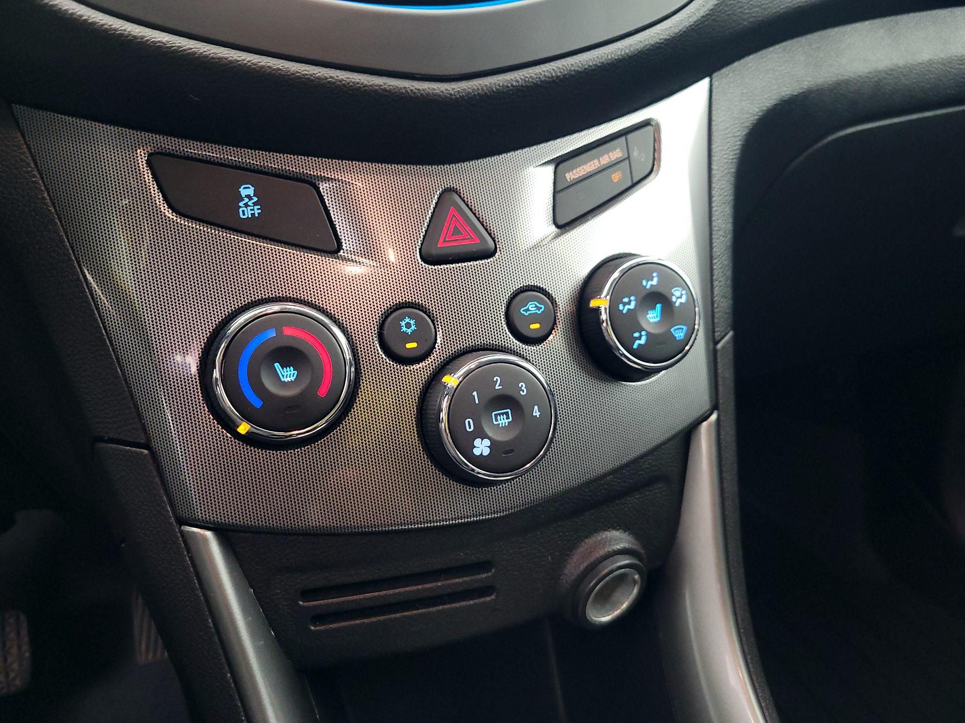 Thumbnail: 2016 Chevrolet Trax - 16