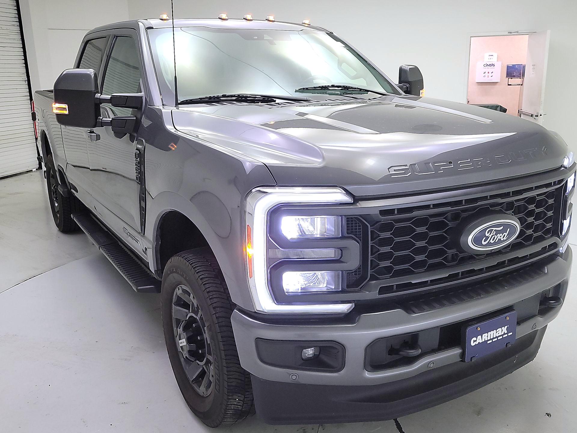 Gray 2023 Ford F-250 Super Duty Lariat Crew Cab 4WD Pickup Truck Four-Wheel Drive Automatic