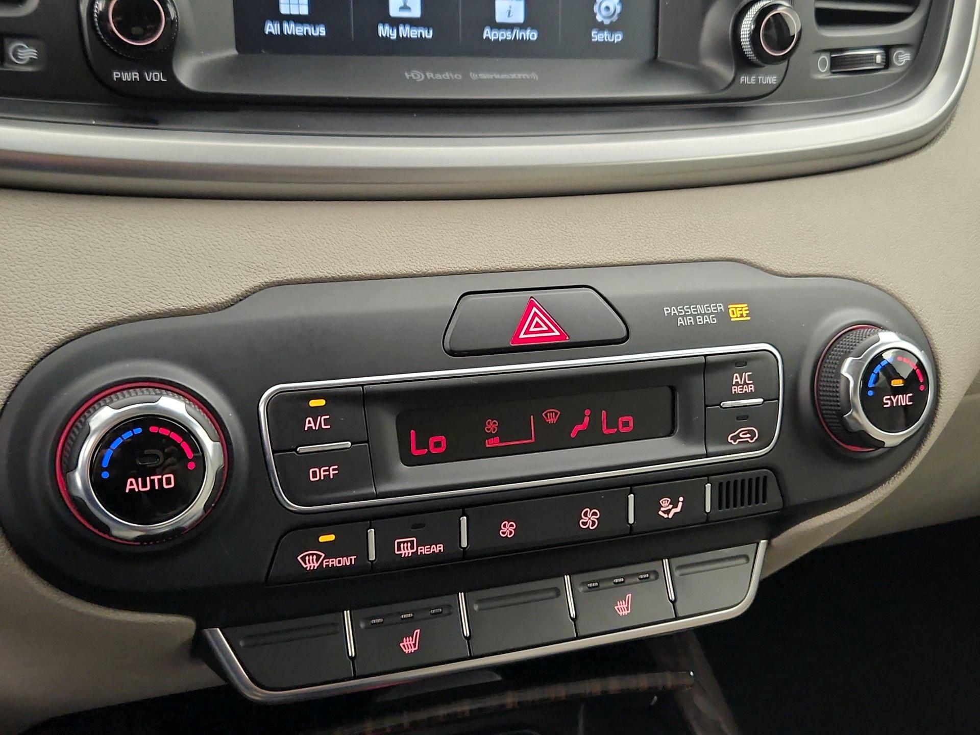 Thumbnail: 2019 Kia Sorento - 16