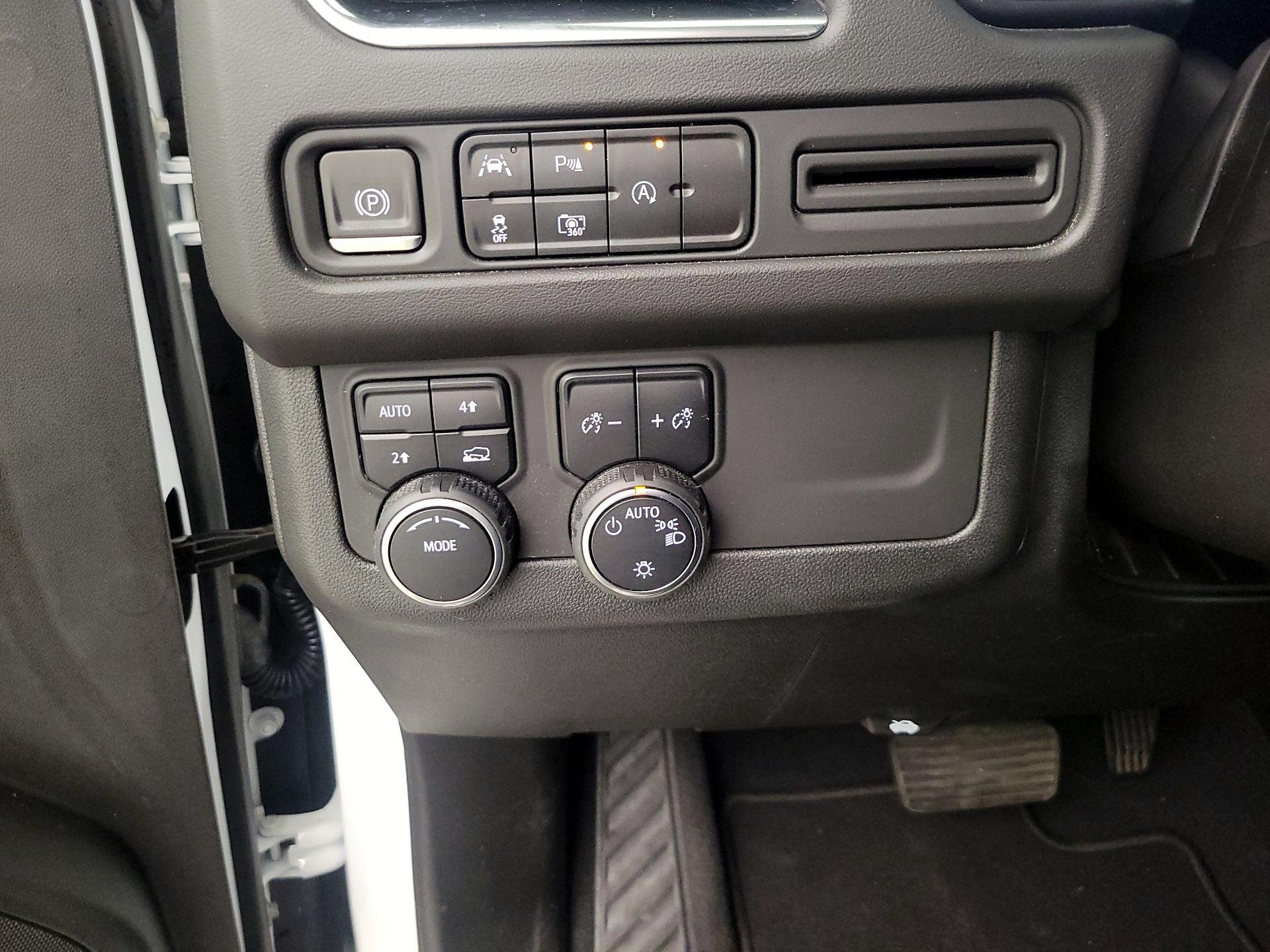 Thumbnail: 2023 Chevrolet Tahoe - 13