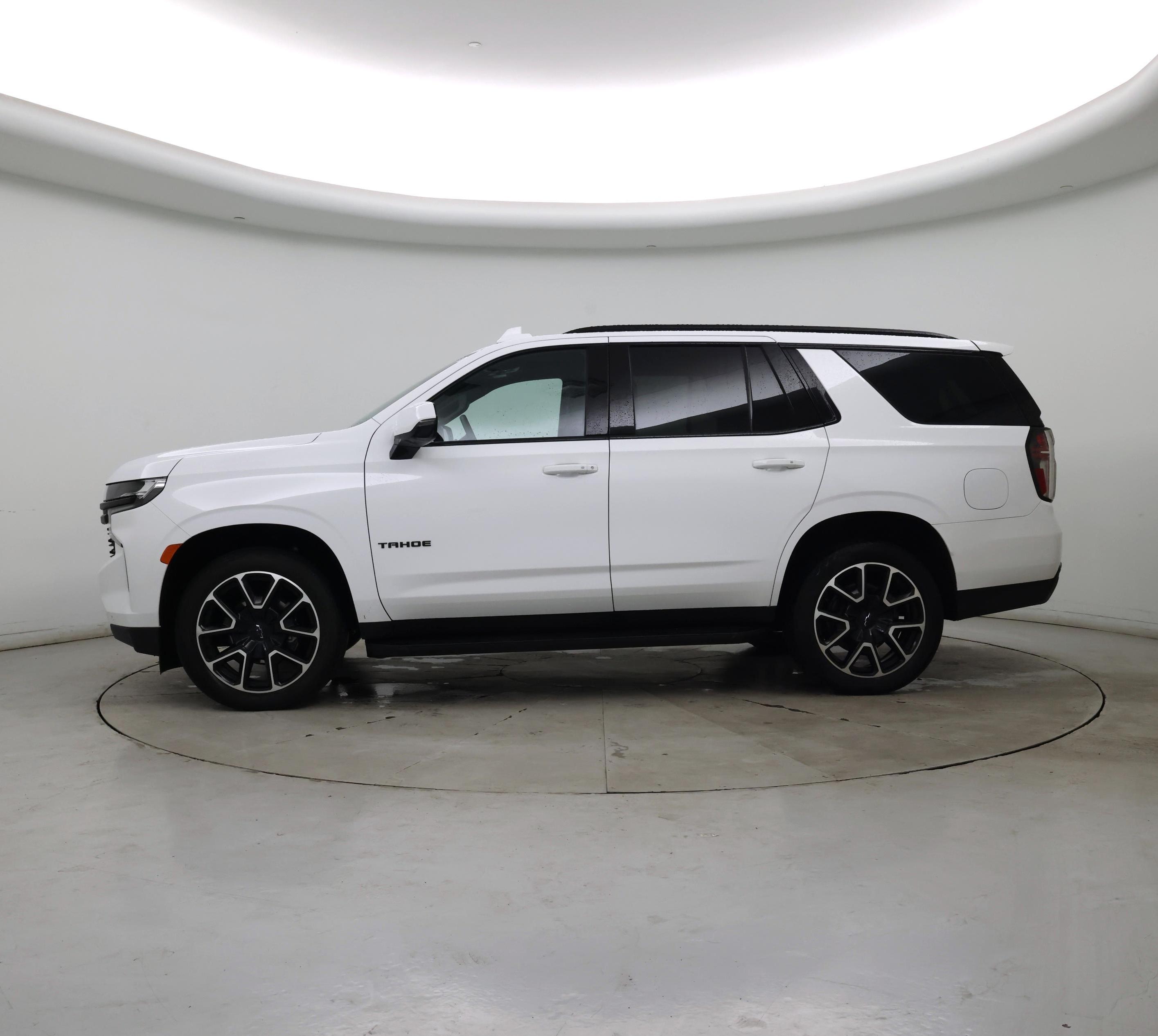 Thumbnail: 2023 Chevrolet Tahoe - 3