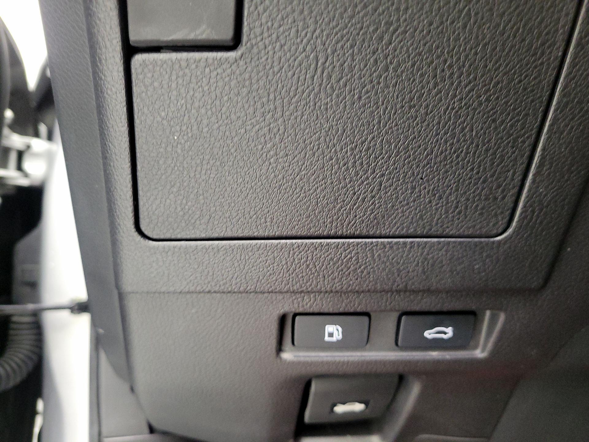 Thumbnail: 2021 Lexus ES - 11