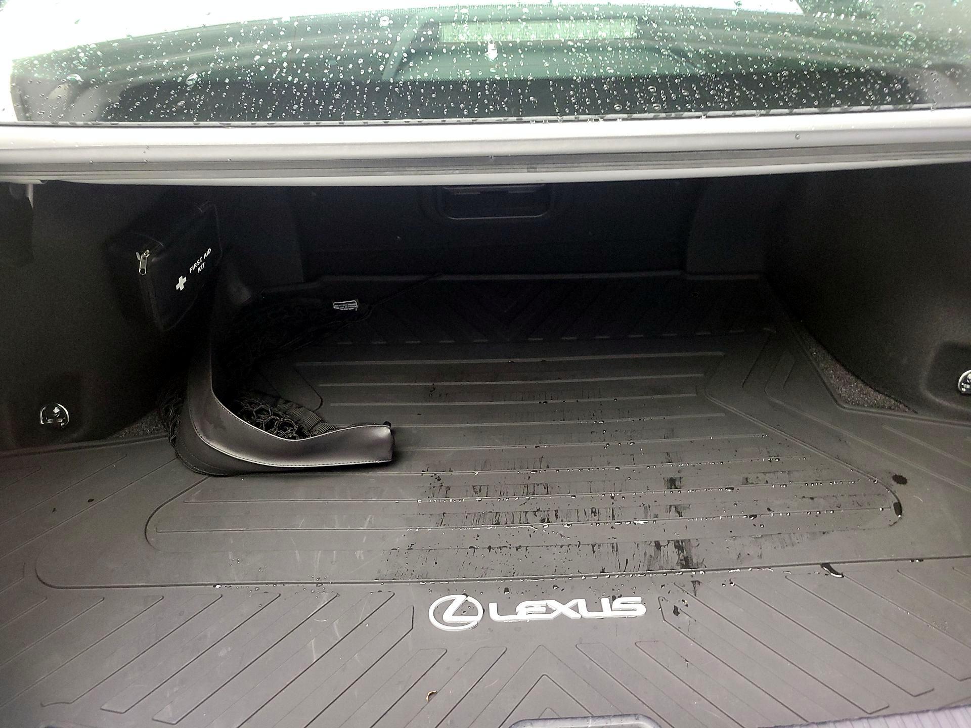 Thumbnail: 2021 Lexus ES - 18