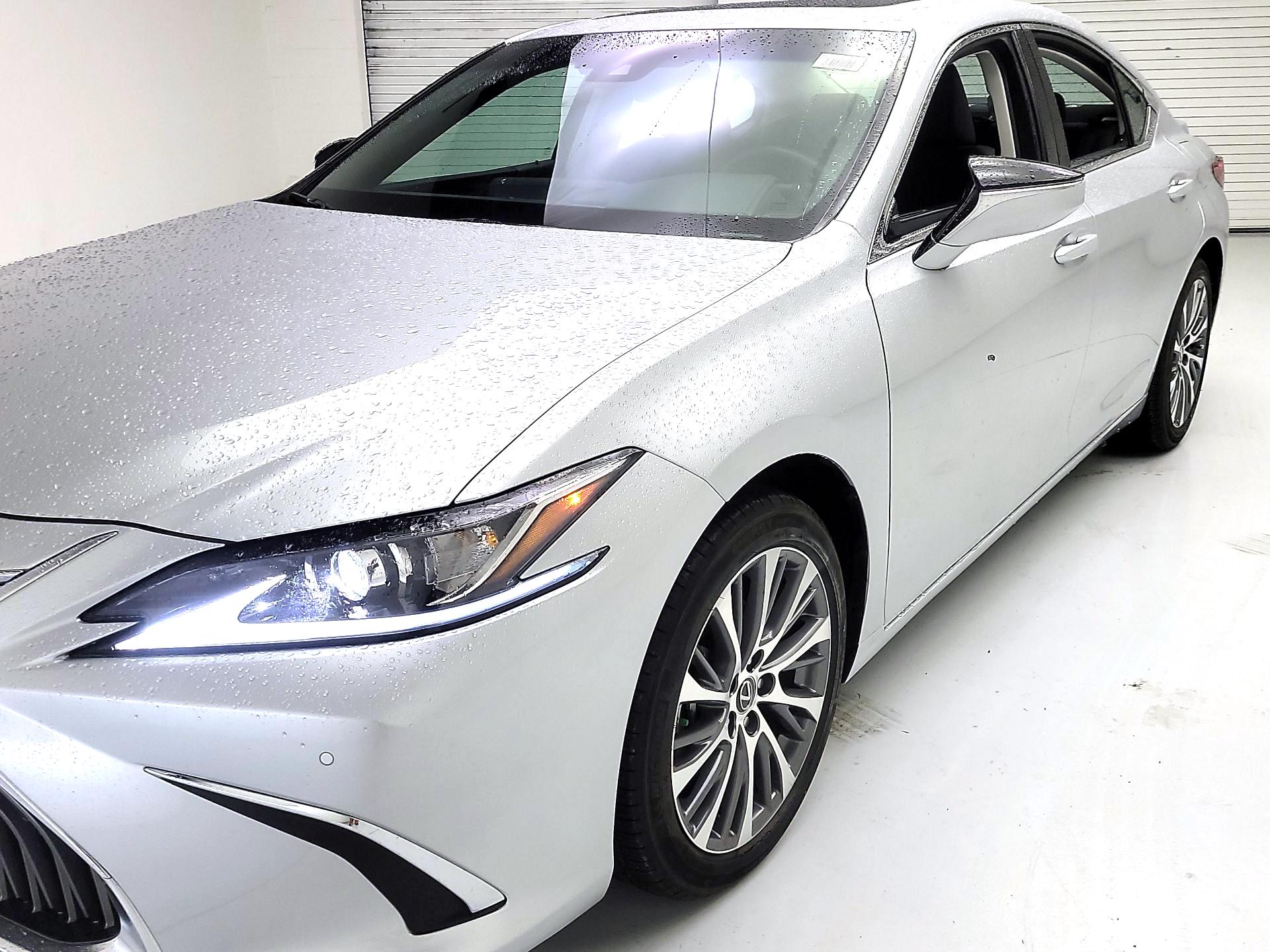 Thumbnail: 2021 Lexus ES - 3