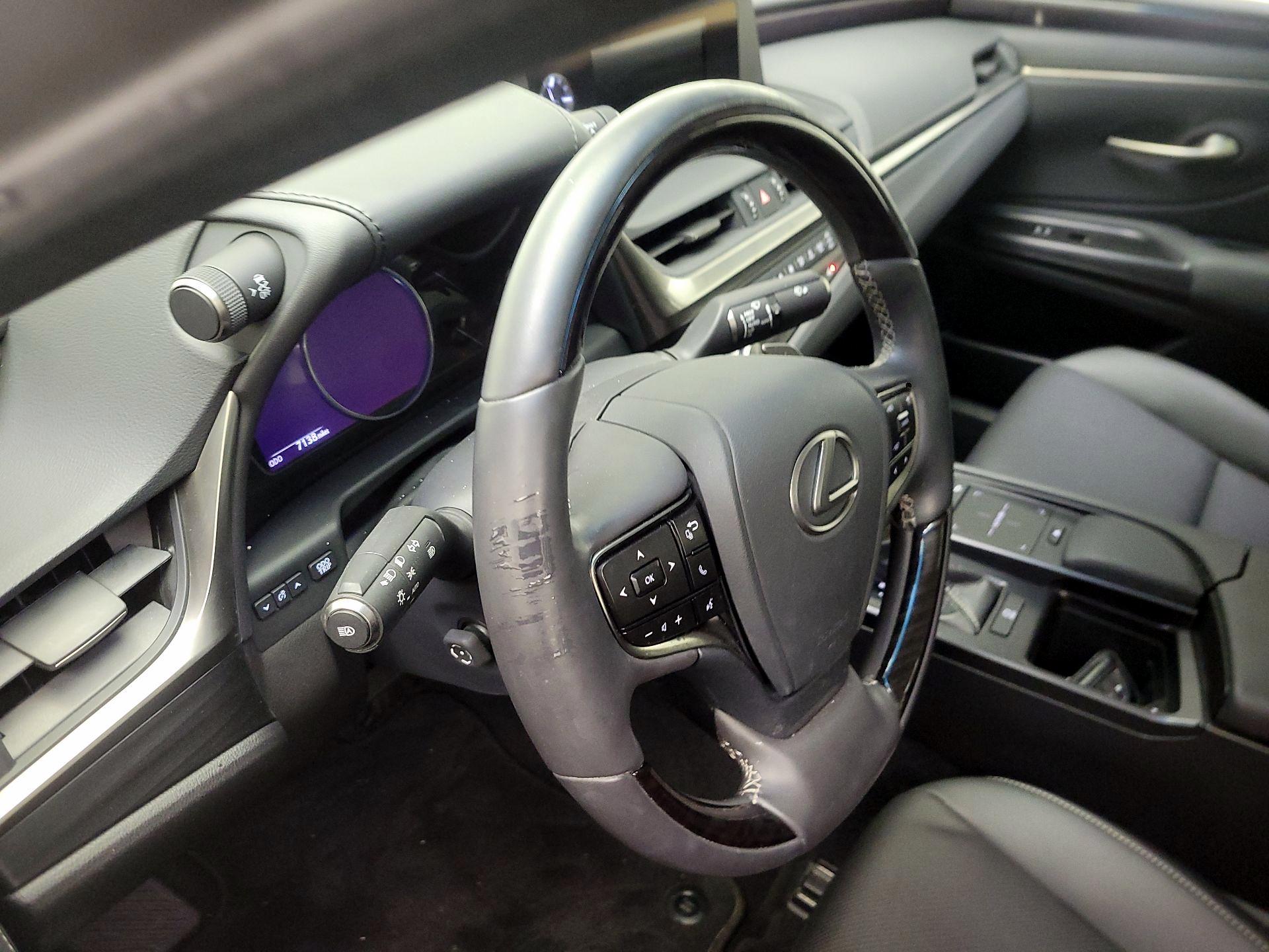 Thumbnail: 2021 Lexus ES - 8