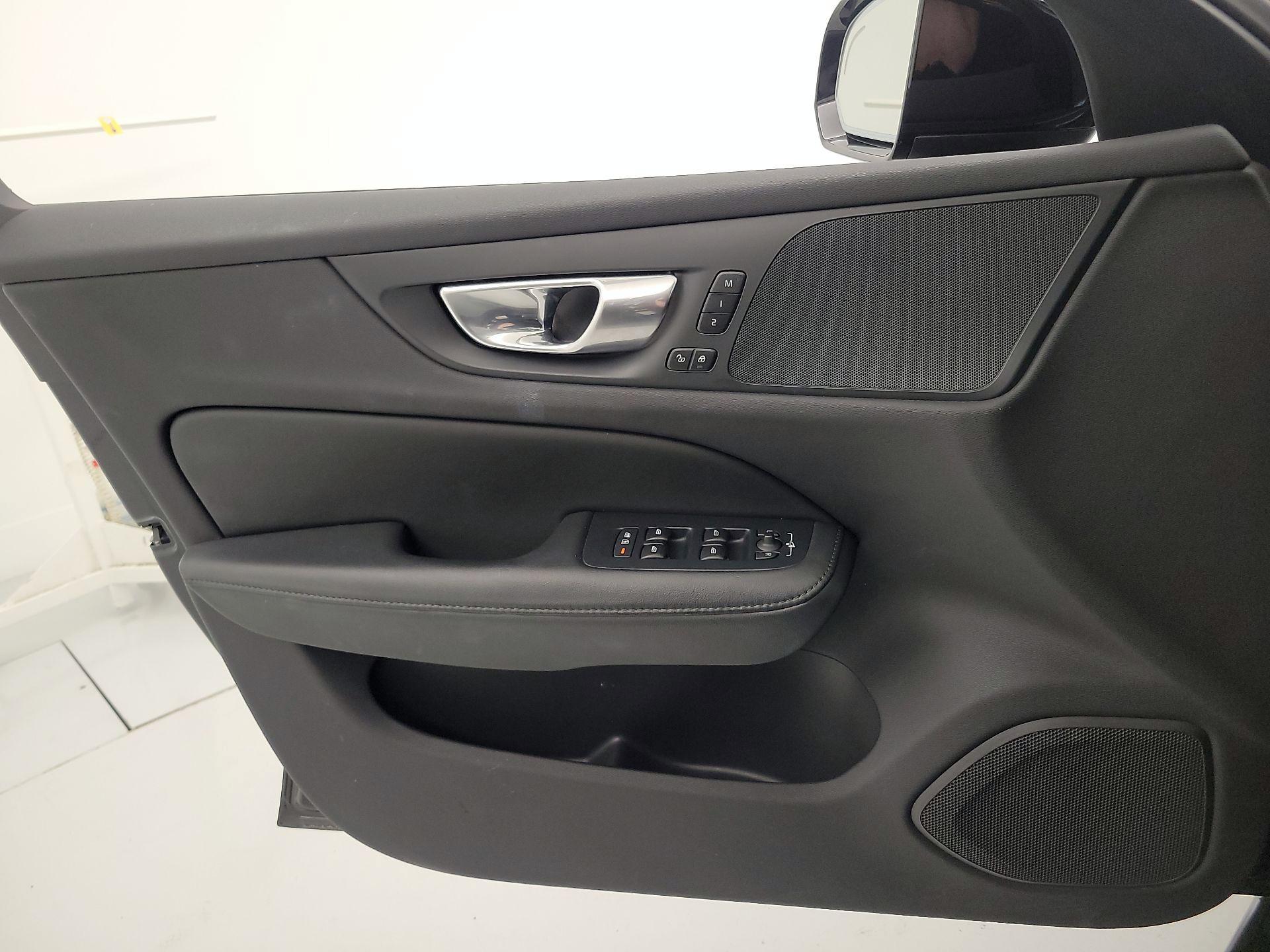 Thumbnail: 2025 Volvo S60 - 12