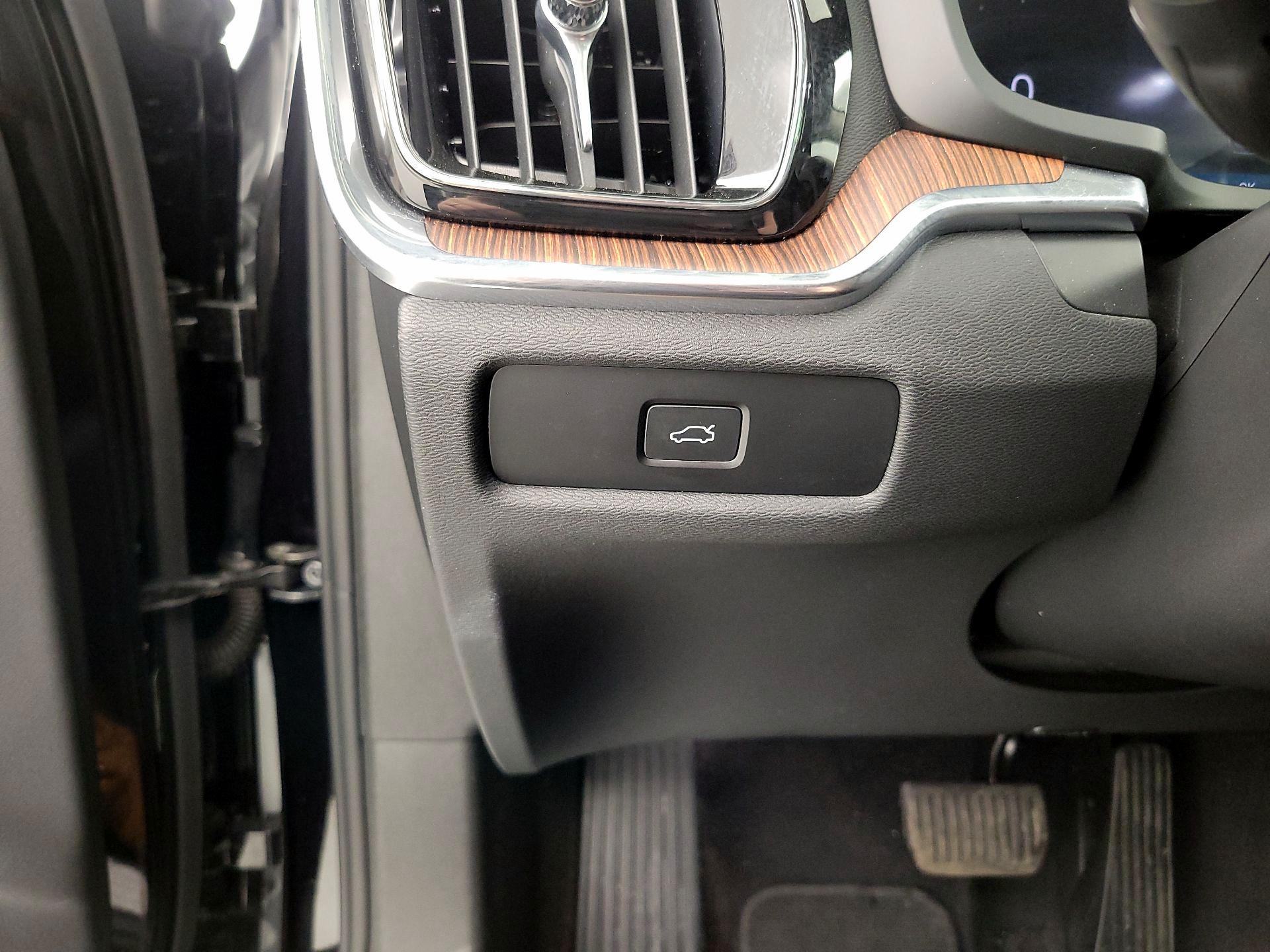 Thumbnail: 2025 Volvo S60 - 13