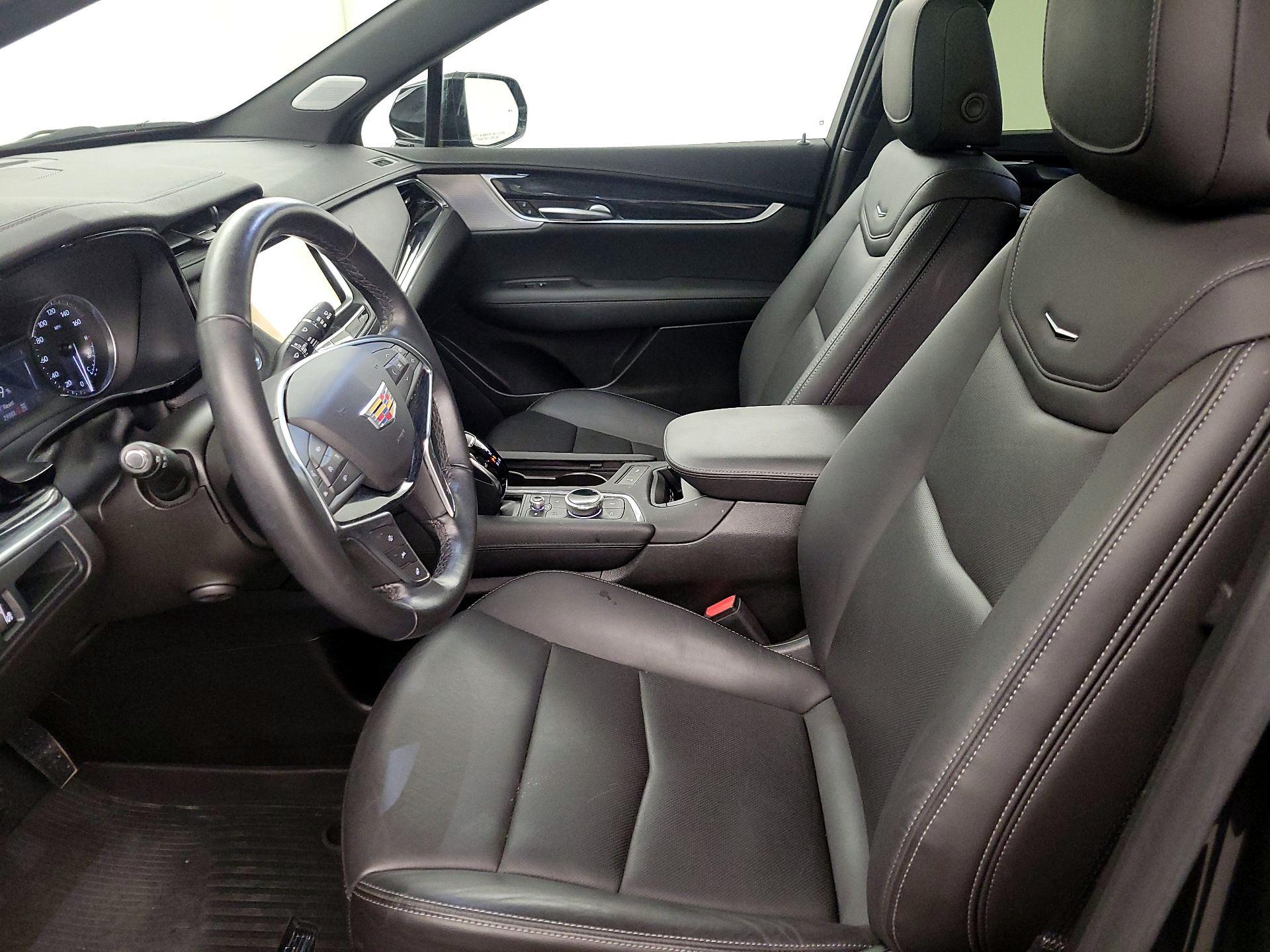 Thumbnail: 2023 Cadillac XT5 - 11