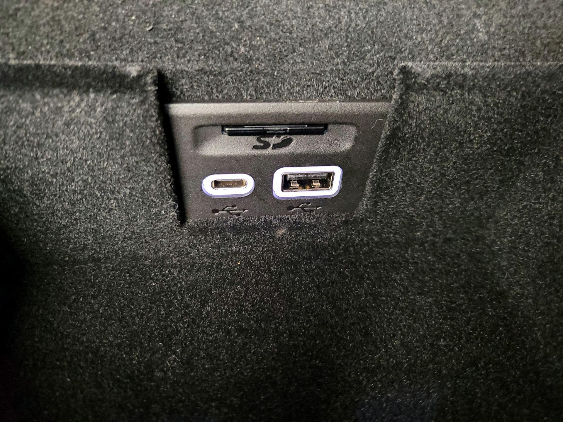 Thumbnail: 2023 Cadillac XT5 - 19