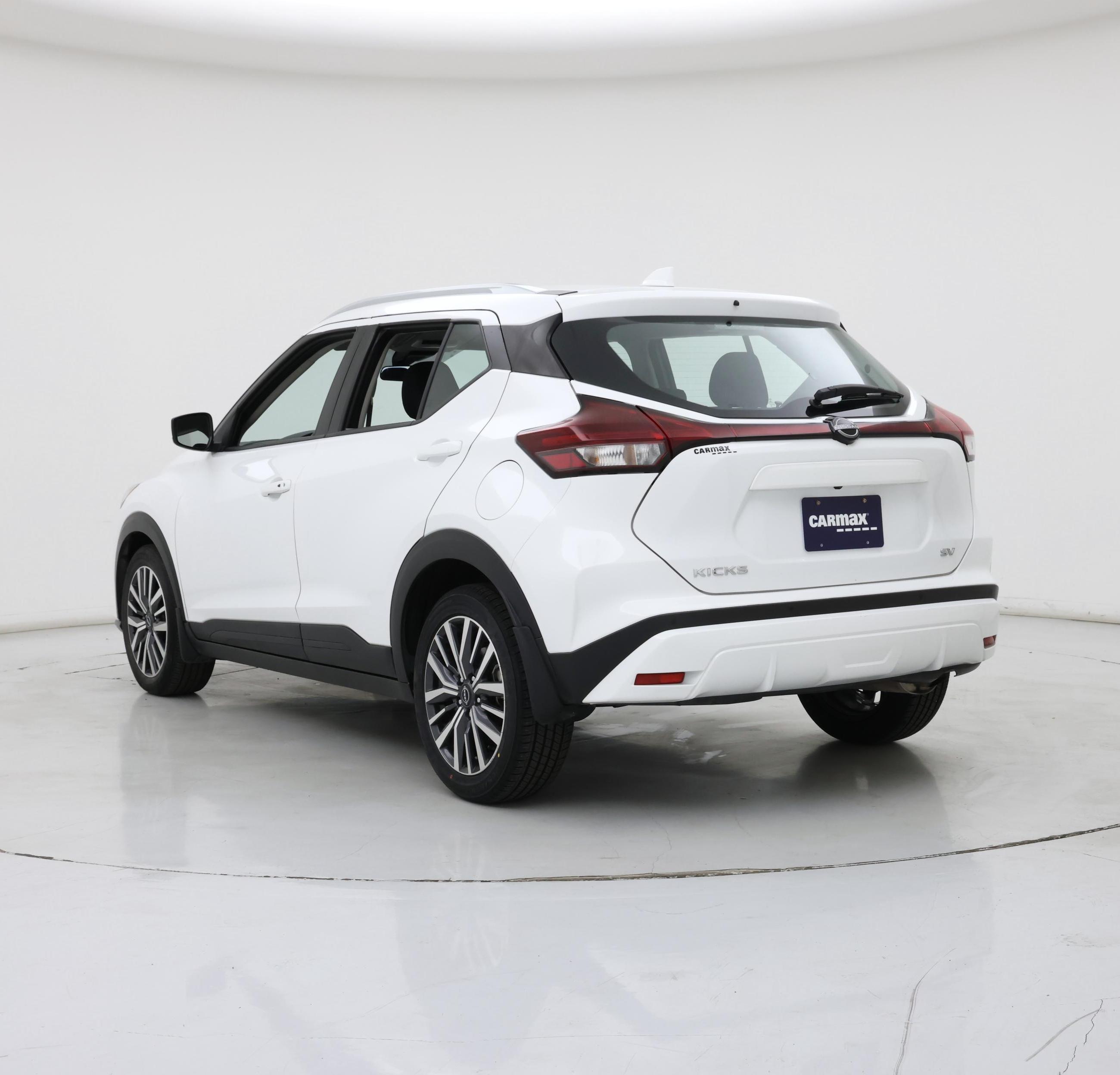 Thumbnail: 2023 Nissan Kicks - 2